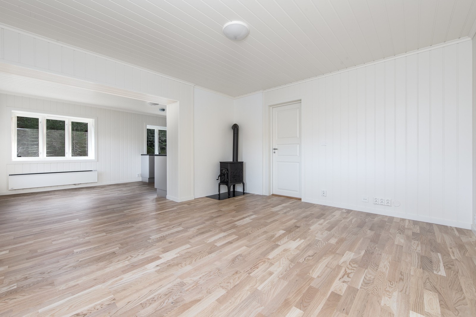 Stue med vedovn Galleribilde