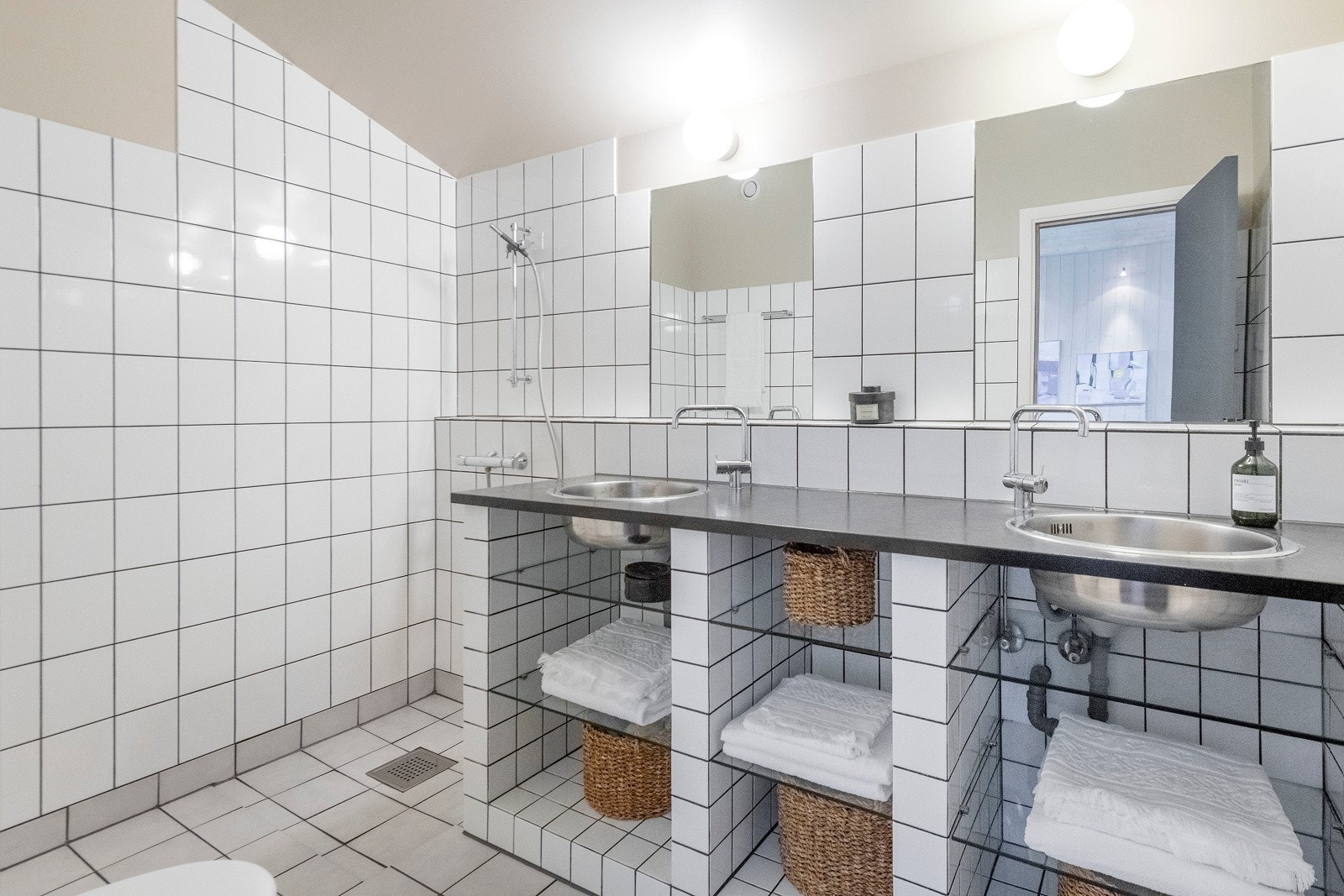 Bad i første etasje Galleribilde