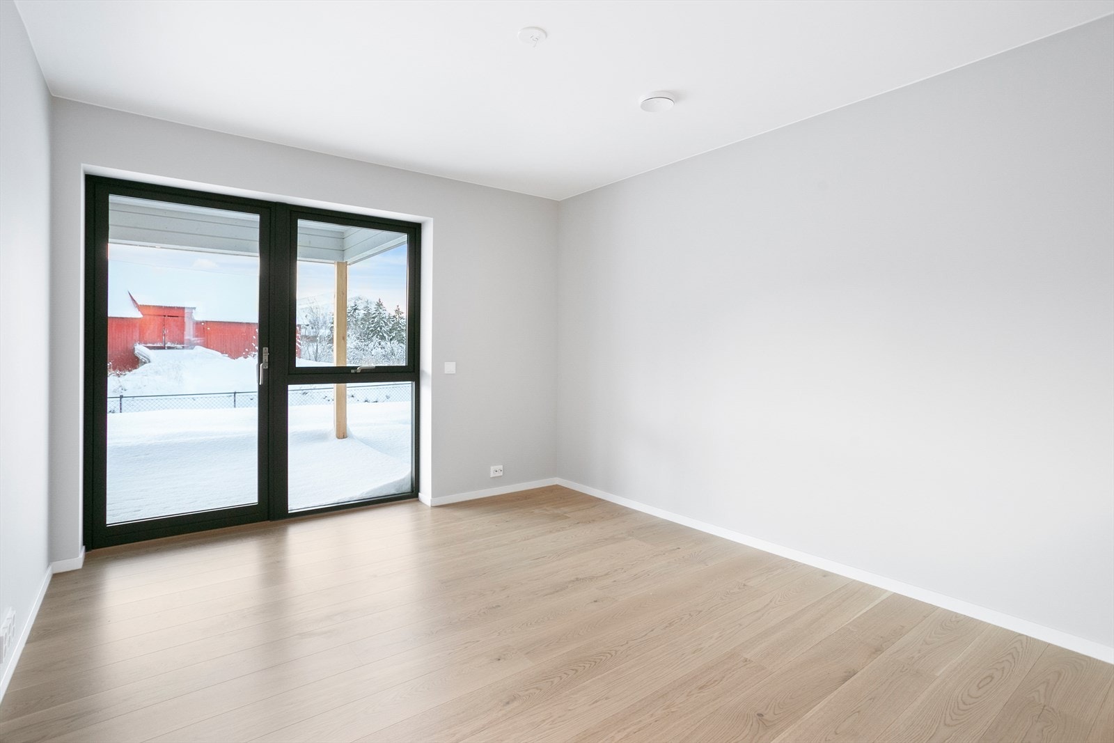 Kjellerstue med utgang til platting Galleribilde