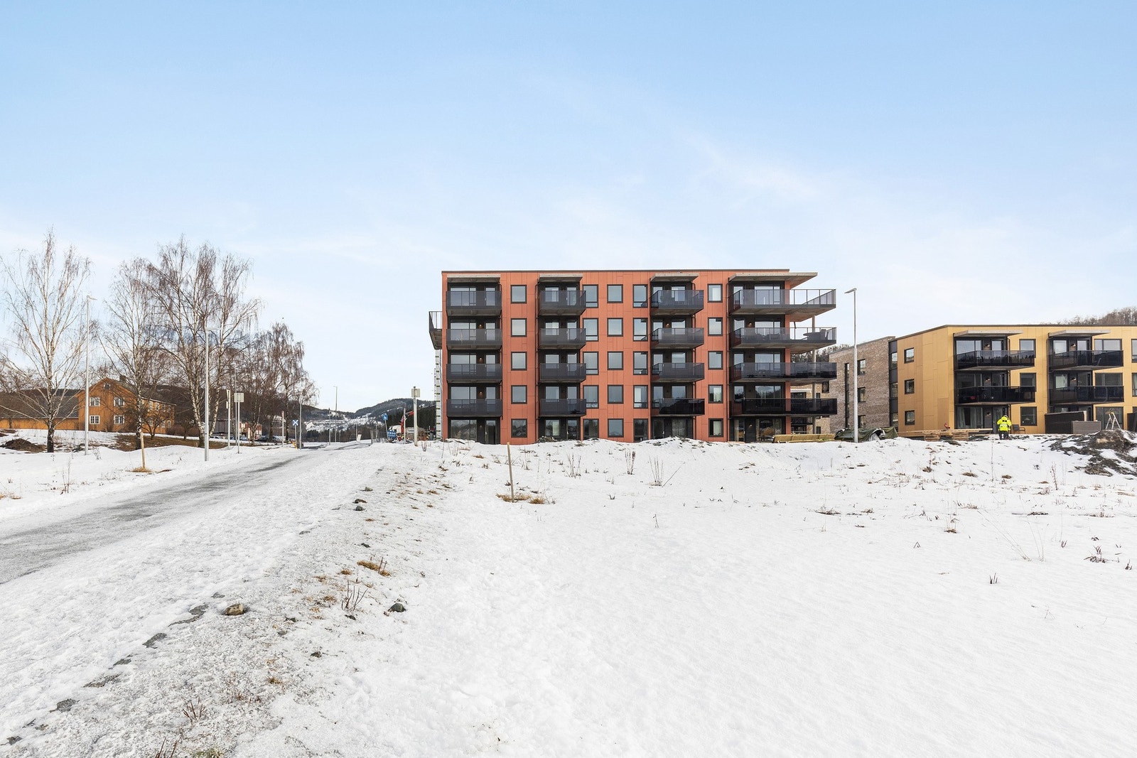 På boligprosjektet Sjetneliv har du det meste av det du trenger rett utenfor døren. Slik som dagligvare, bussholdeplass, turmuligheter, lysløype, flere barnehager og skole. Galleribilde