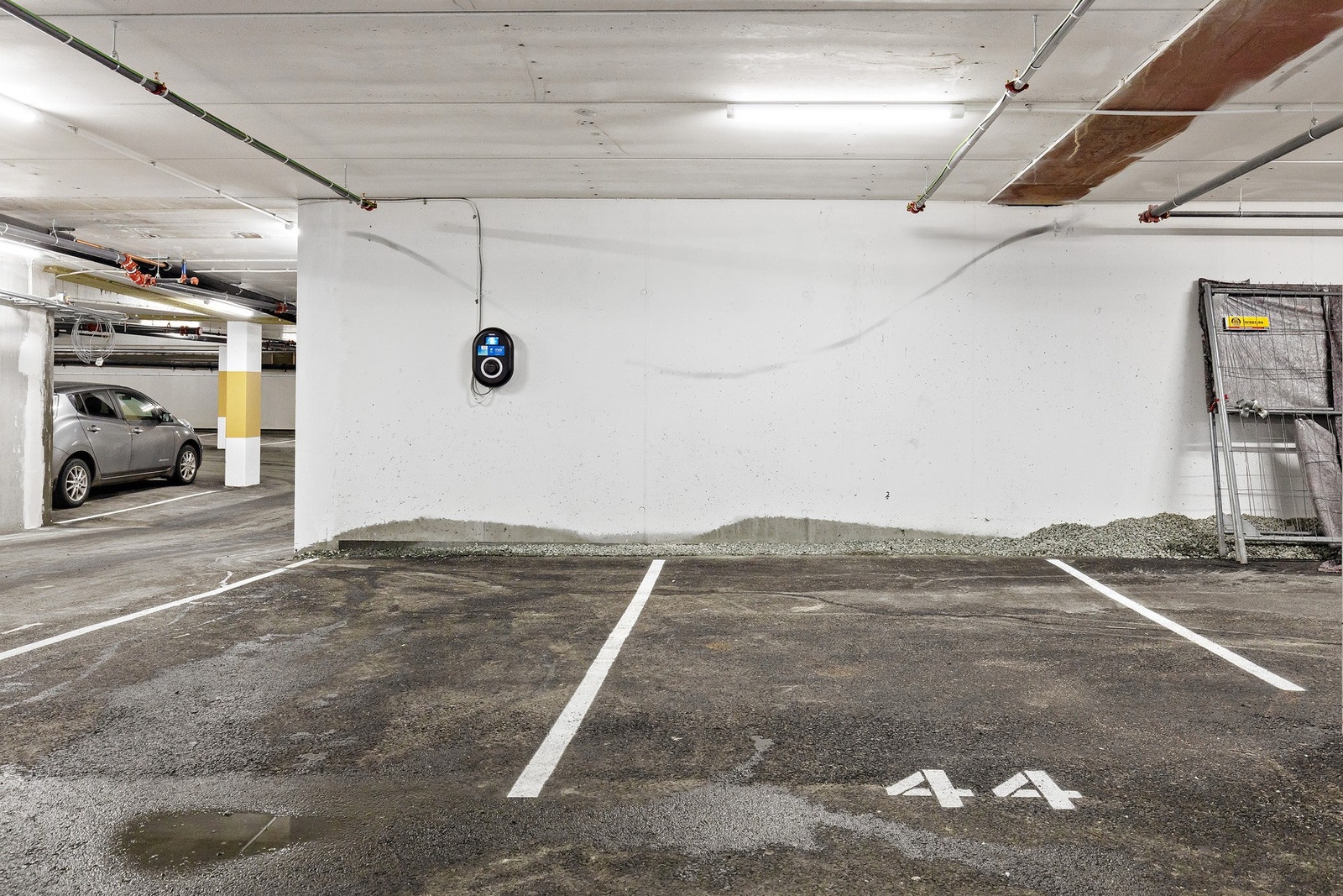 Fast parkeringsplass og bod i oppvarmet p-kjeller. Galleribilde
