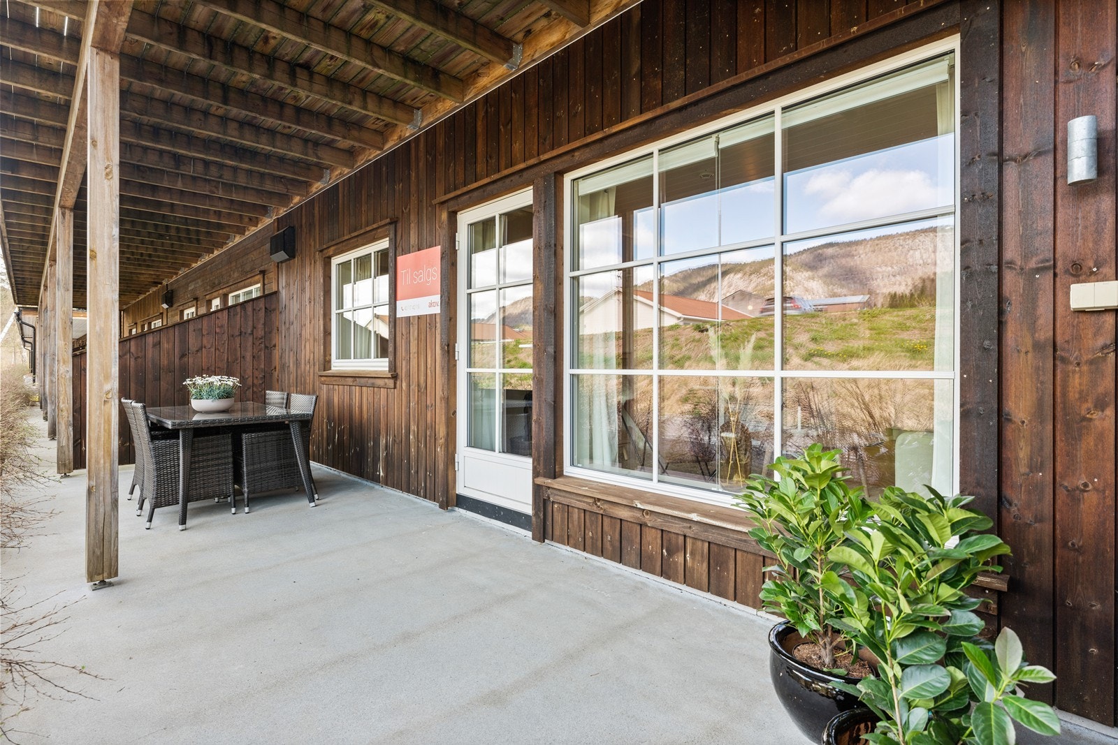 Overbygd veranda i front Galleribilde