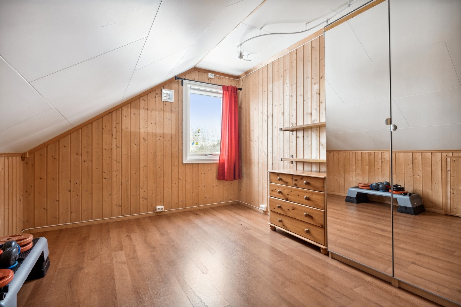 Boligen har 4 gode soverom på hhv. 9-, 10-, 10-, og 11,5 kvm. Galleribilde