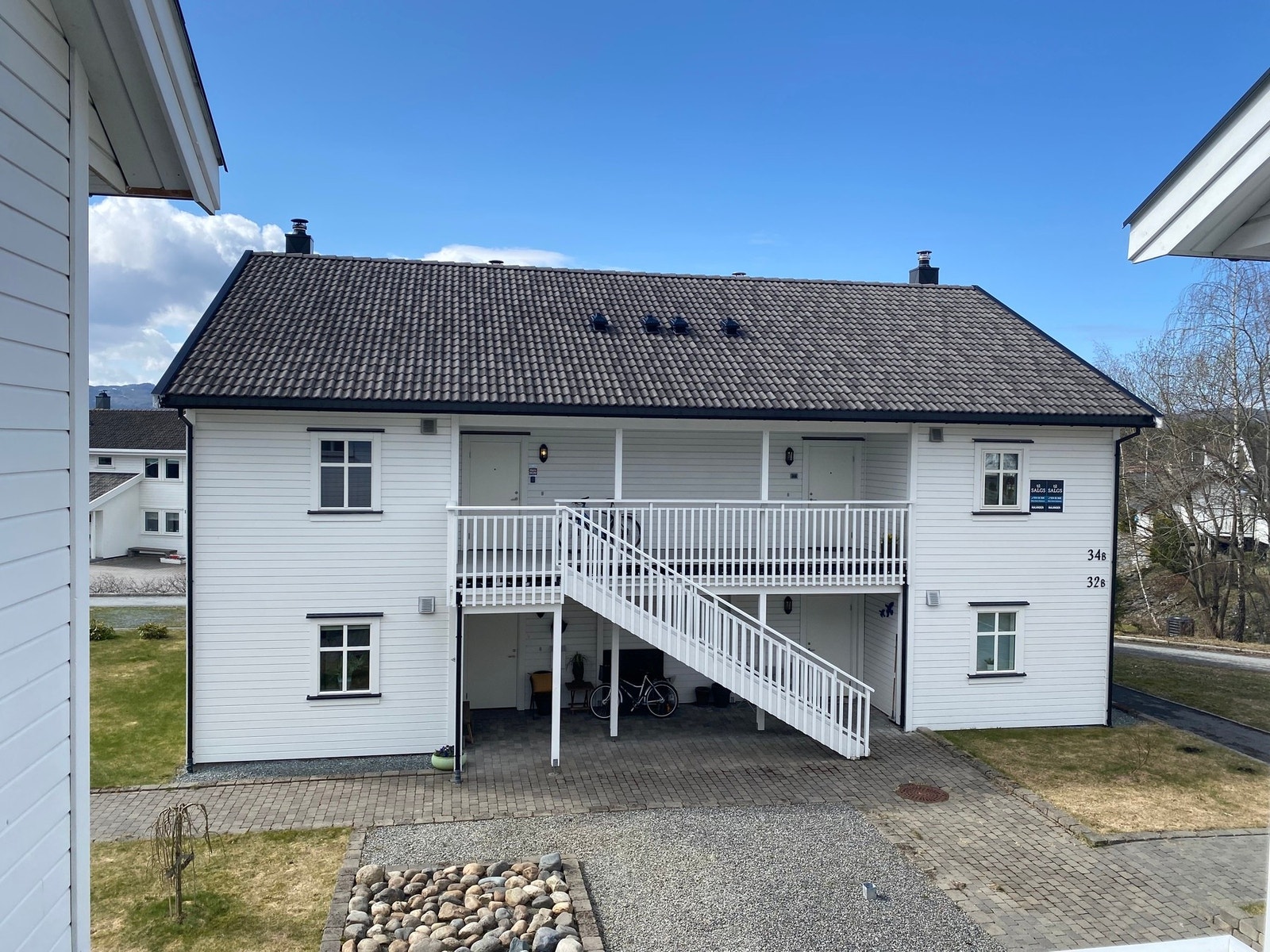 Leiligheten ligger til høyre i 2.etasje. Galleribilde