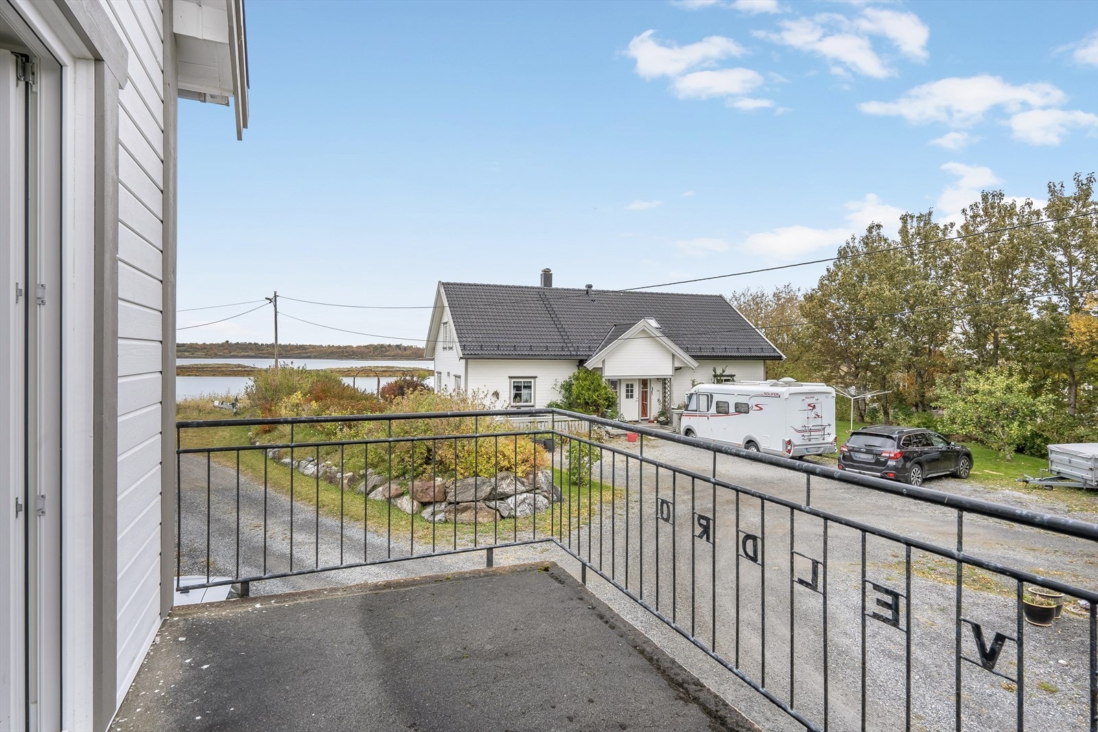 Luftealtan over carporten i nord på ca. 7 m2. Galleribilde