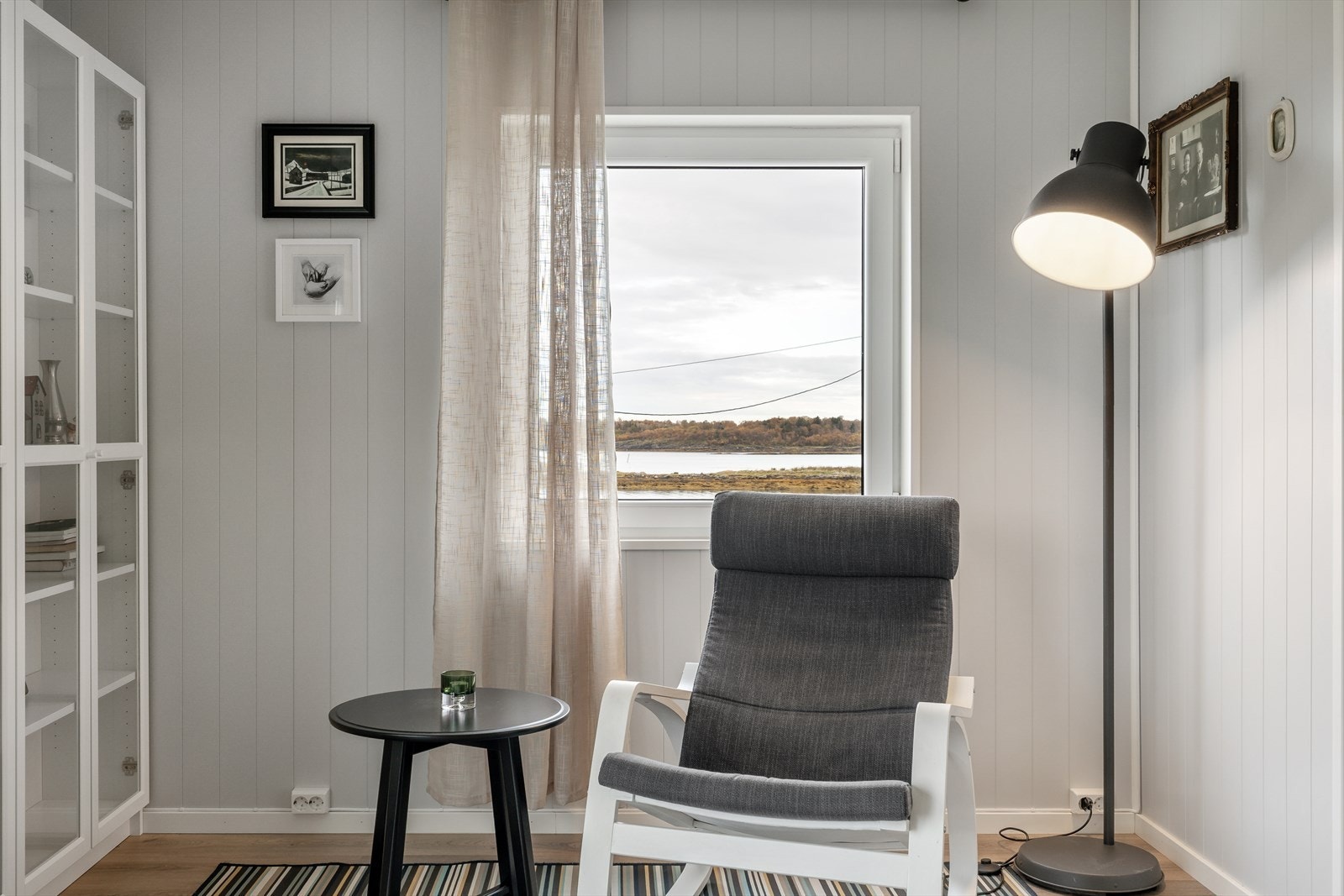 Fra stuen er det inngang til kjøkken. Galleribilde