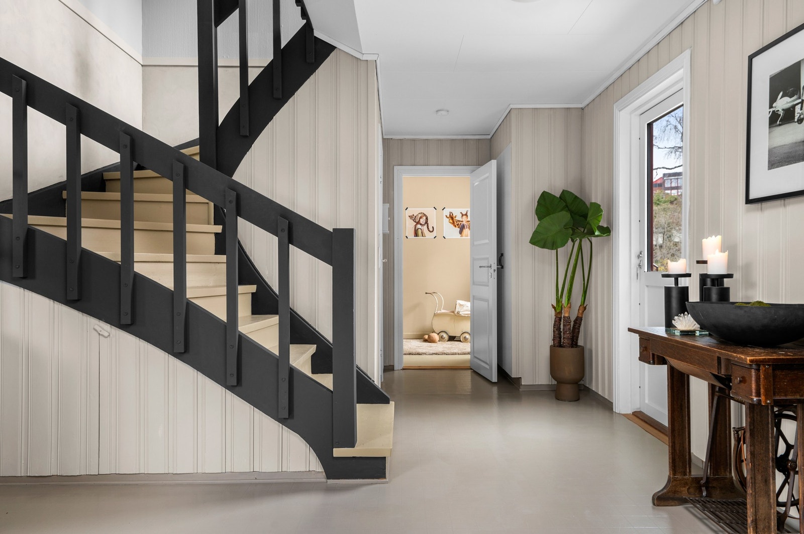Kjellerstue med nyoppusset trapp Galleribilde