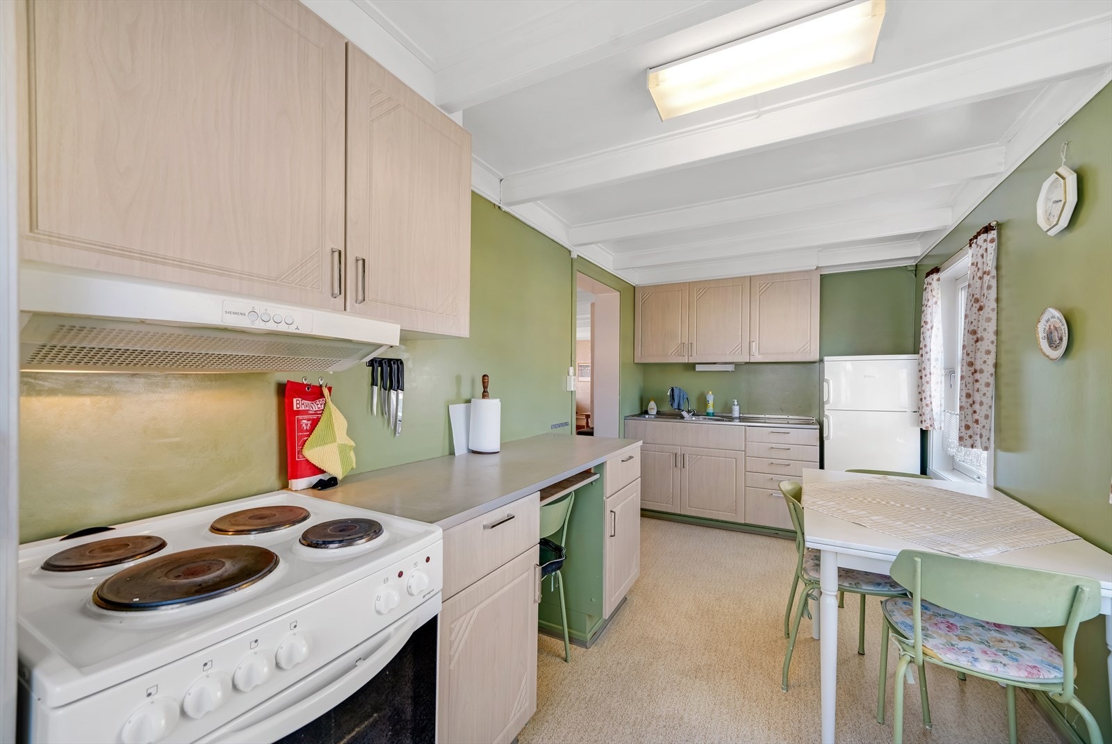 Kjøkken m/spiseplass Galleribilde