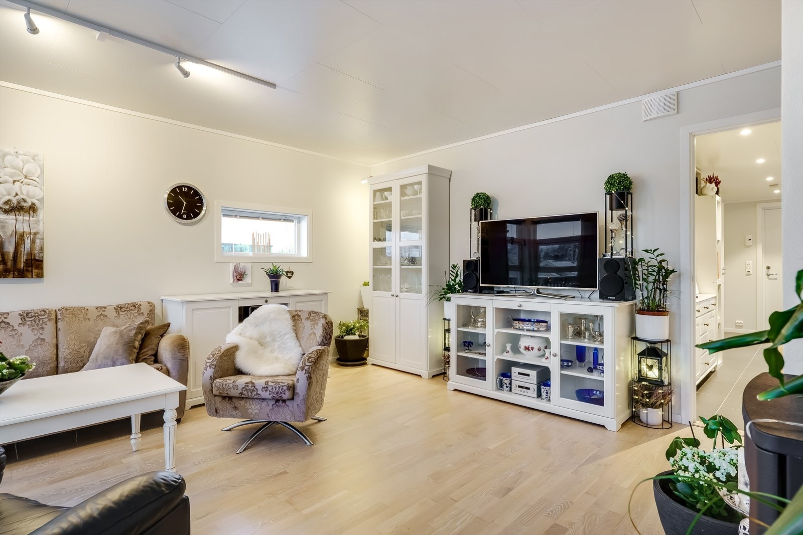 Oppvarming i leiligheten er el., vedfyring og luft-til-luft varmepumpe. Galleribilde