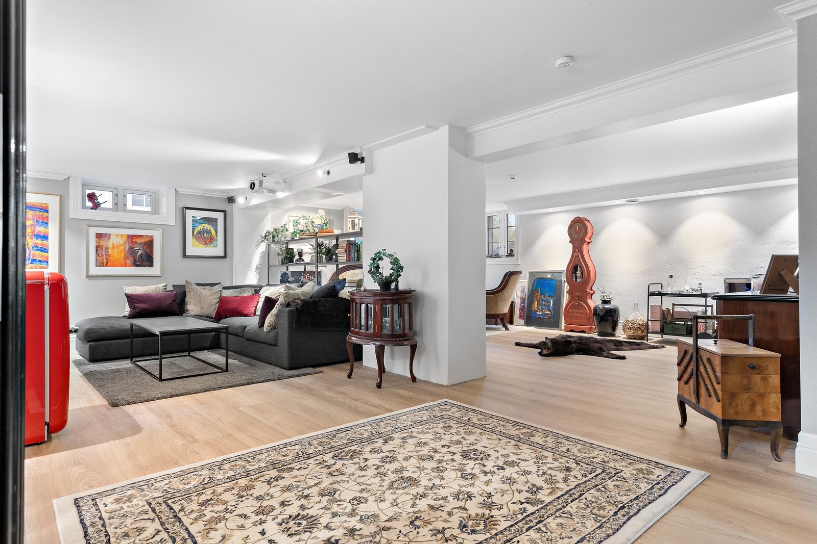 Her har du en fin og åpen løsning med masse lys og luft. Galleribilde