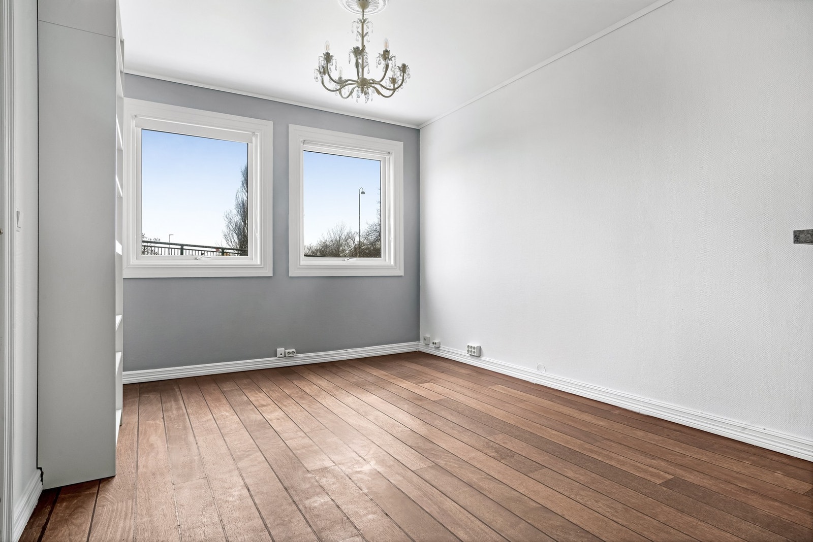 Lys stue med moderne fargevalg. Galleribilde