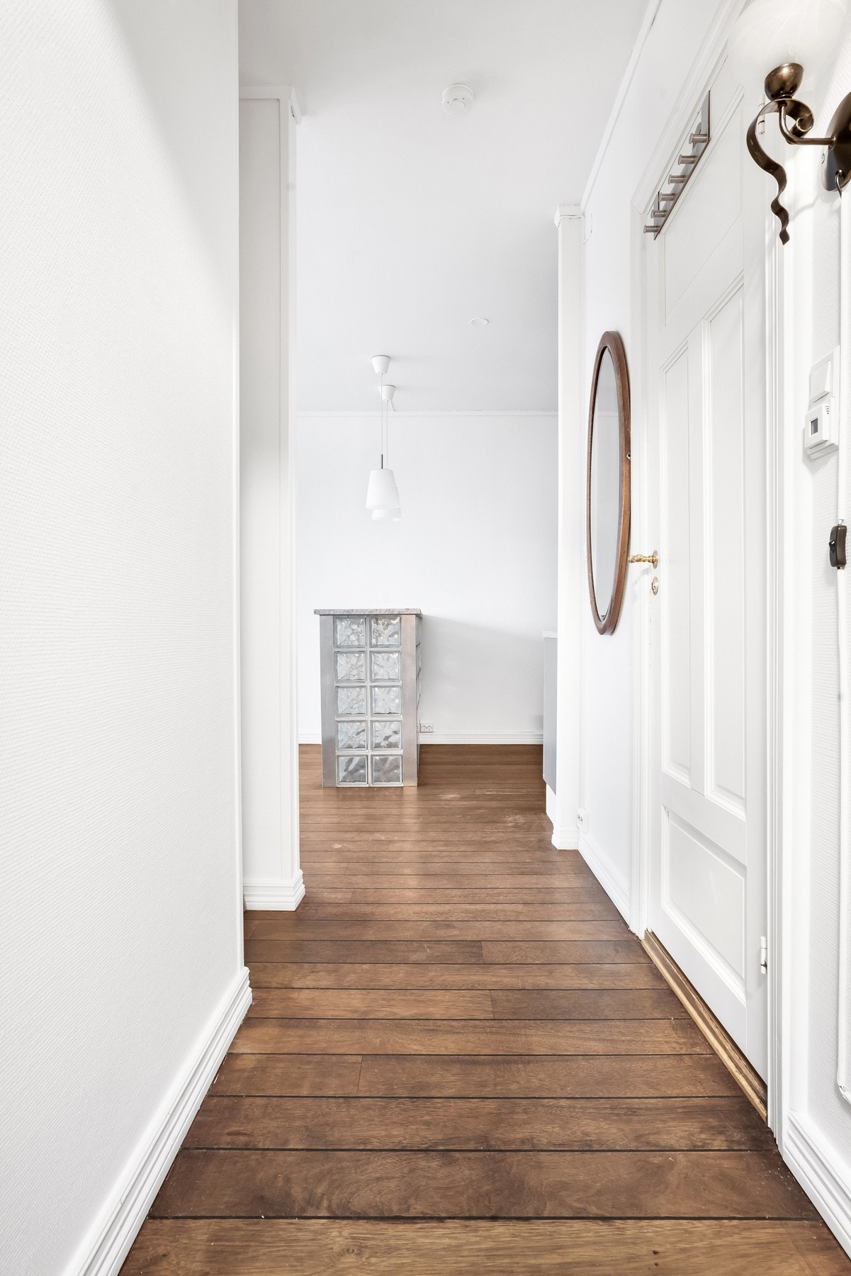 Entre med tilgang til alle boligens rom. Galleribilde