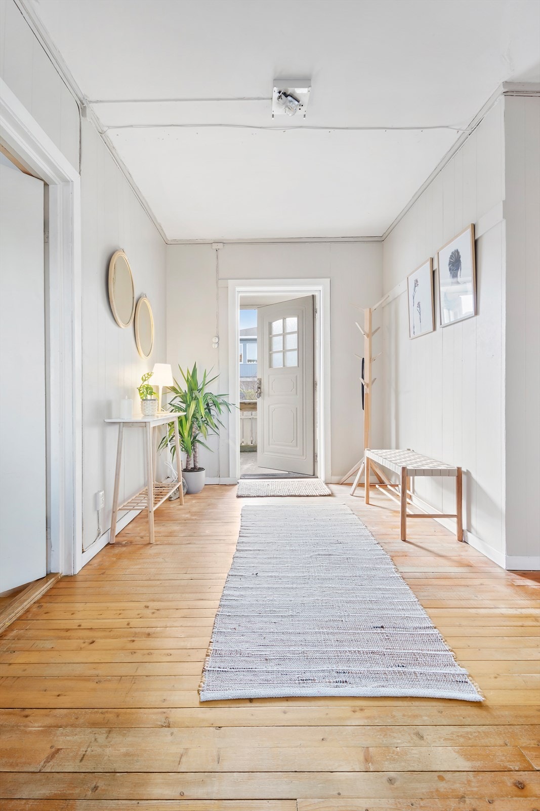 Entrè i lyse harmoniske farger, den gir et godt inntrykk og en varm velkomst. Galleribilde