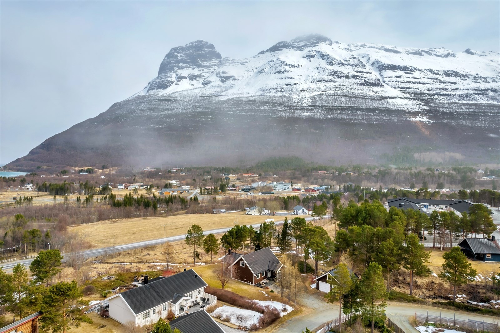 Boligen ligger fint til i etablert boligfelt på Åsen Galleribilde