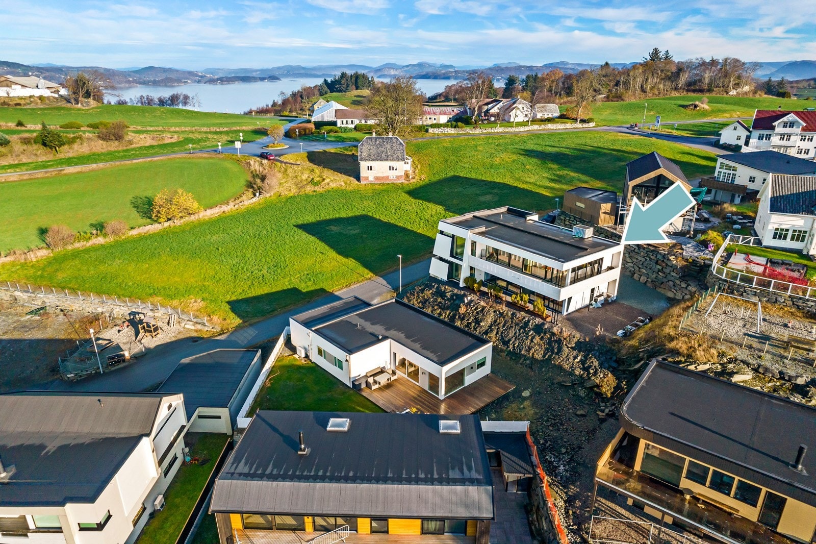 Beliggende på høyden. Galleribilde