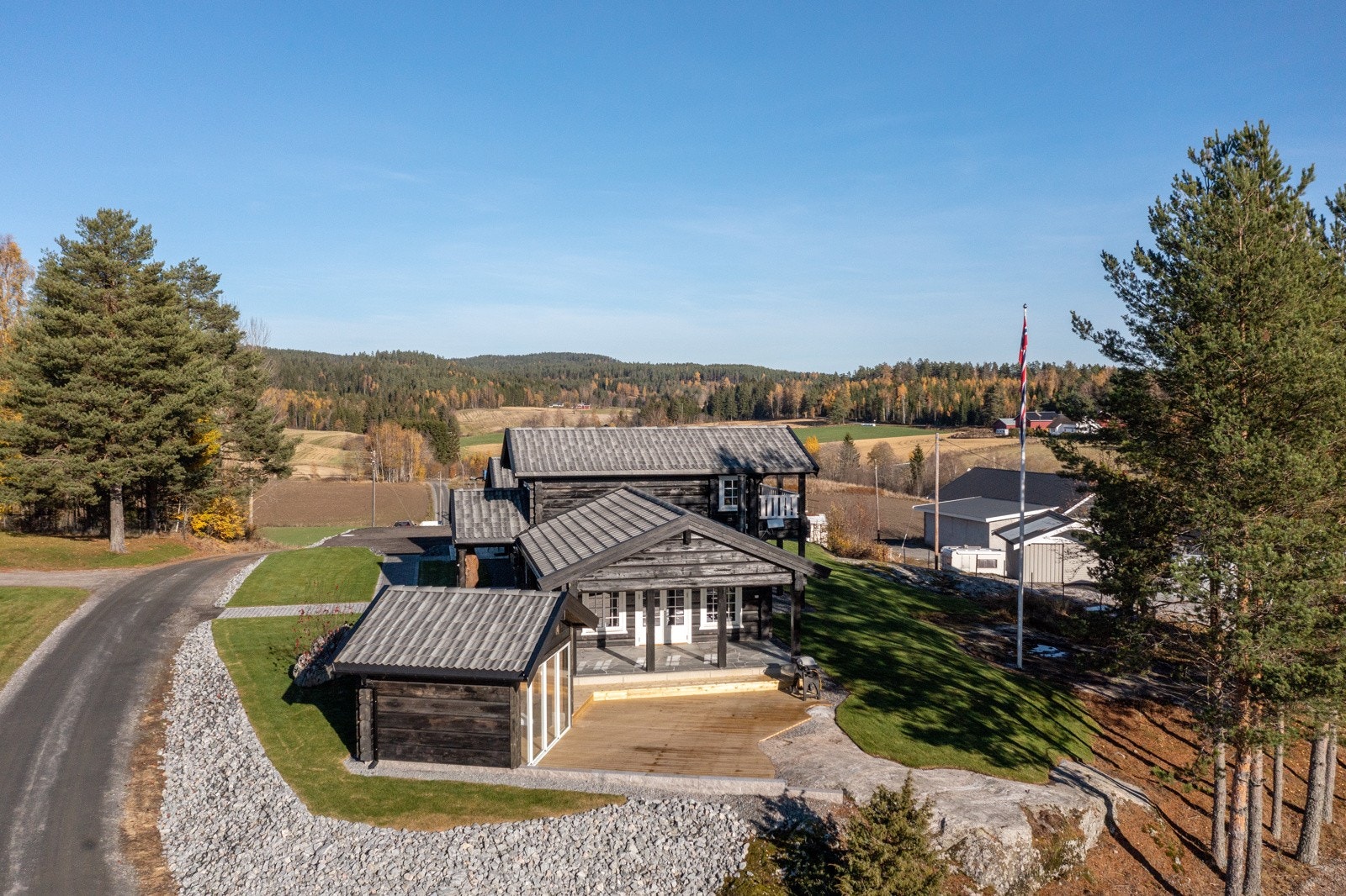 Dronebilde tatt mot nord. Galleribilde