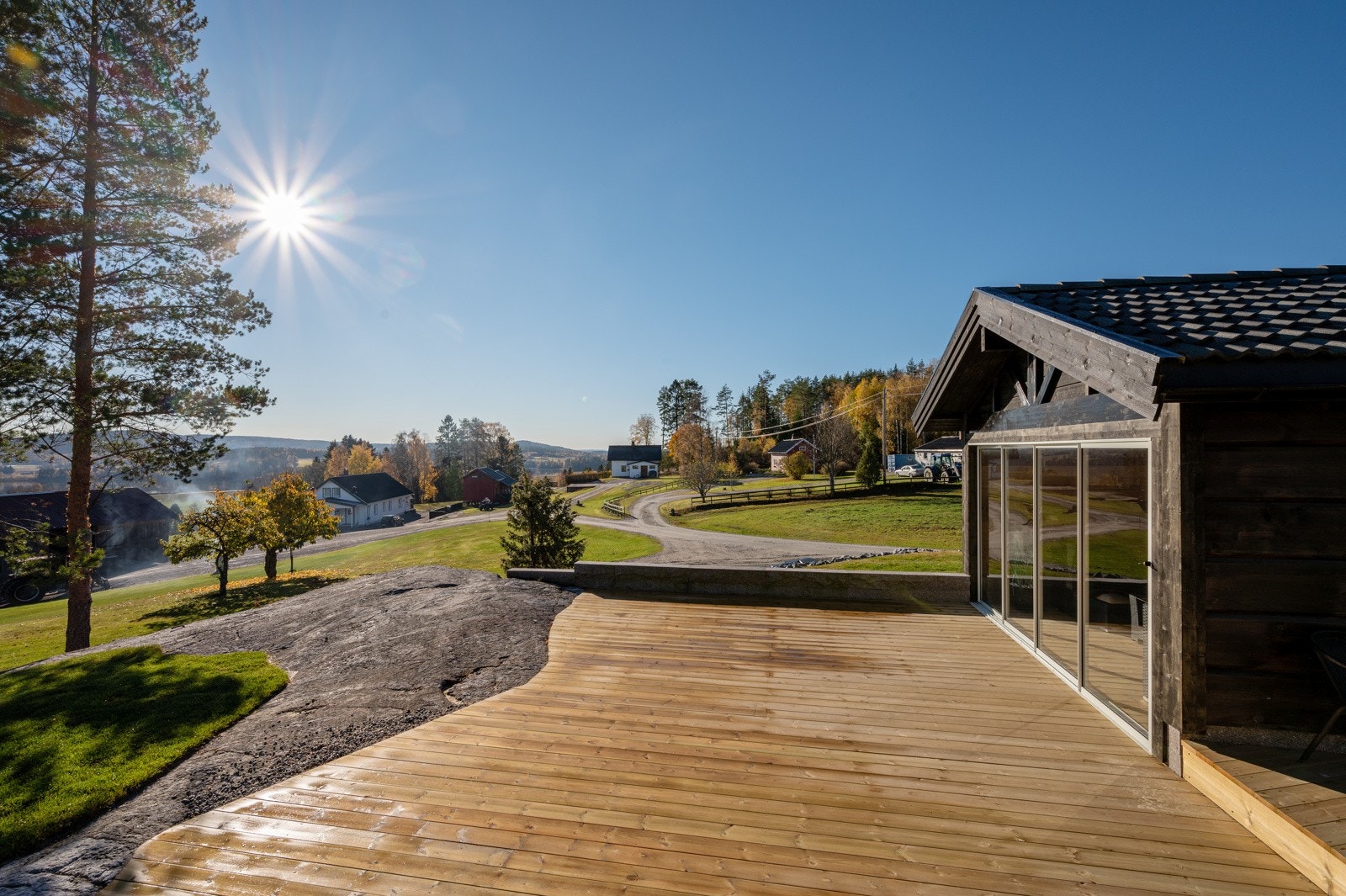 Markterrasse med flotte solforhold og utsikt. Galleribilde