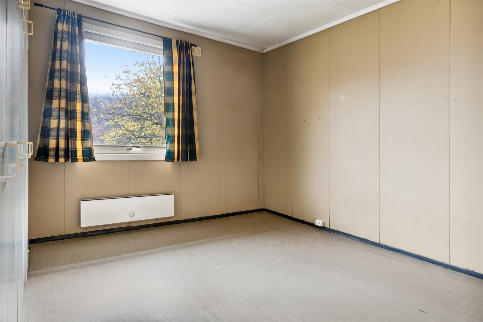 De største av soverommene har plassbygde garderobeskap. Her kan man innrede med senger i ulike størrelser, etter eget behov og ønske. Galleribilde