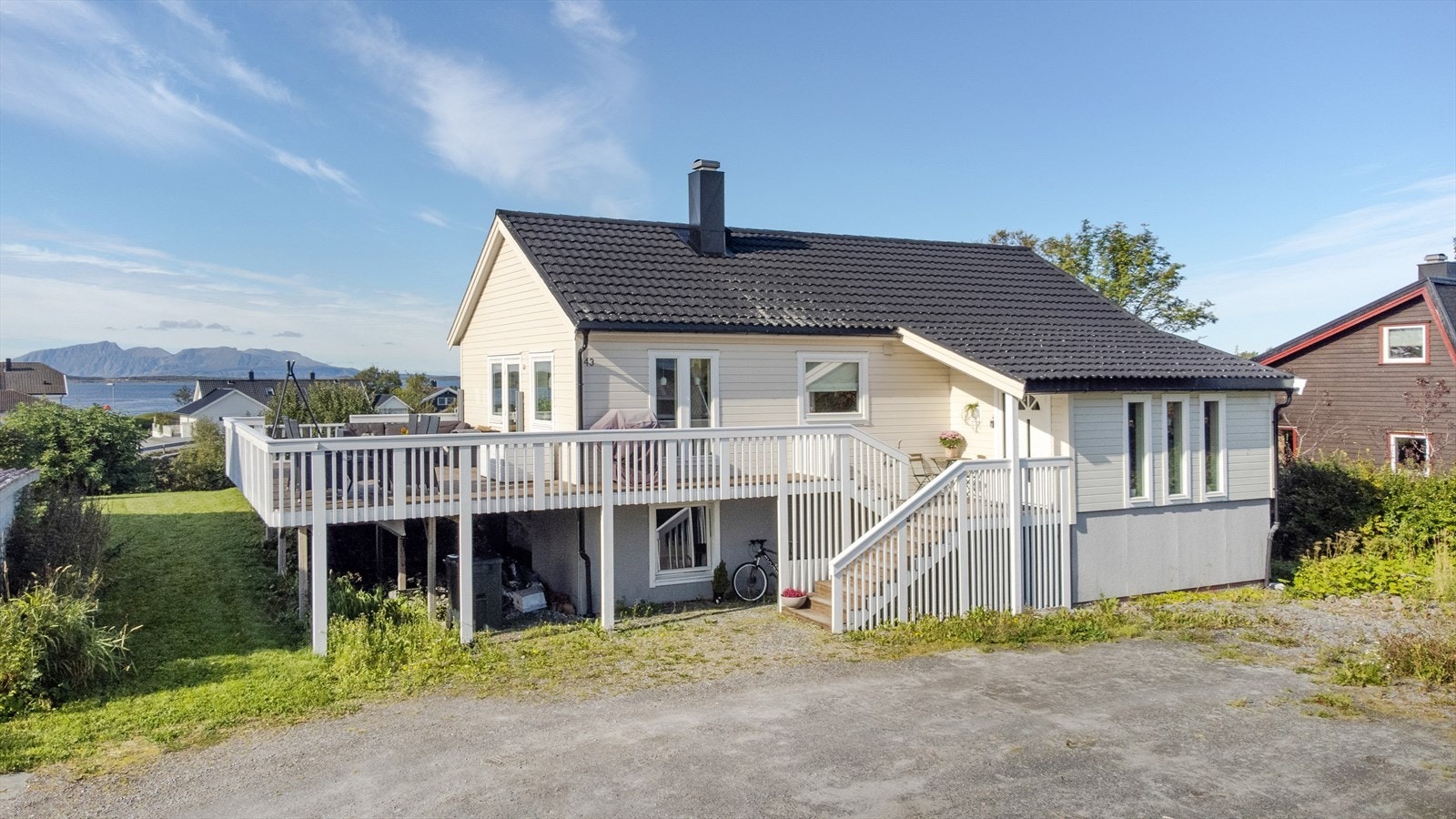 Boligen ble betydelig renovert i 2010-2012, av tidligere eier. Galleribilde