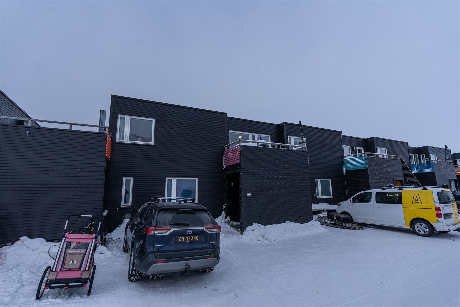 Meget innholdsrik bolig med bl.a. 4 soverom, 2 bad, vaskerom, kontor/tv- stue m.m. Galleribilde