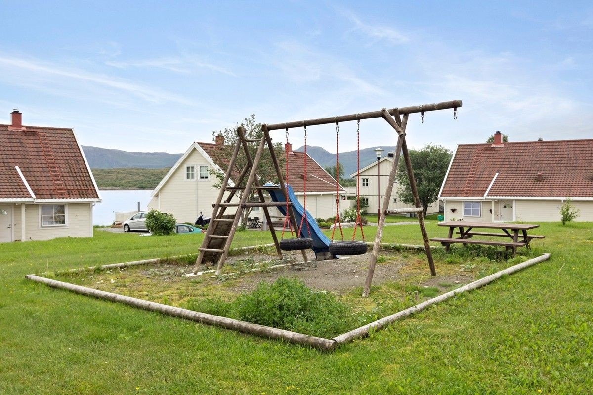 Felles uteareal med en liten lekeområdet for de små. Galleribilde
