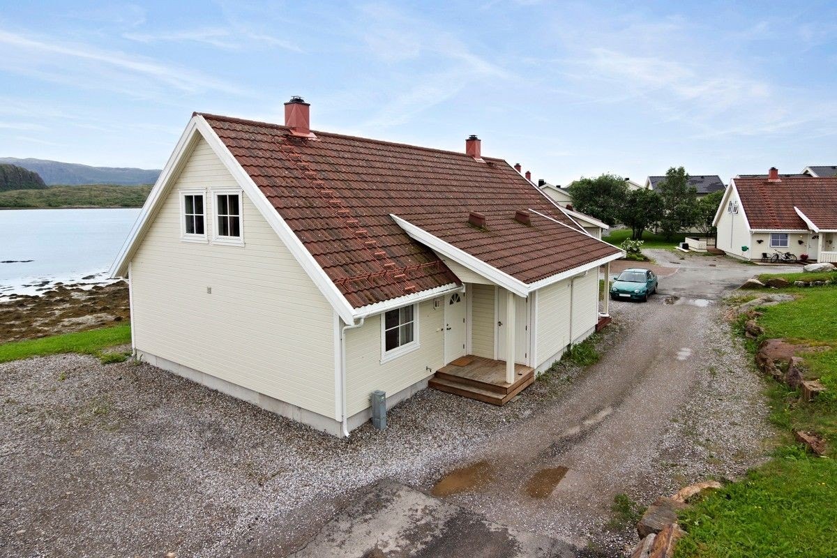 Ved hoveddøren finner man bod på ca. 5m2. Galleribilde