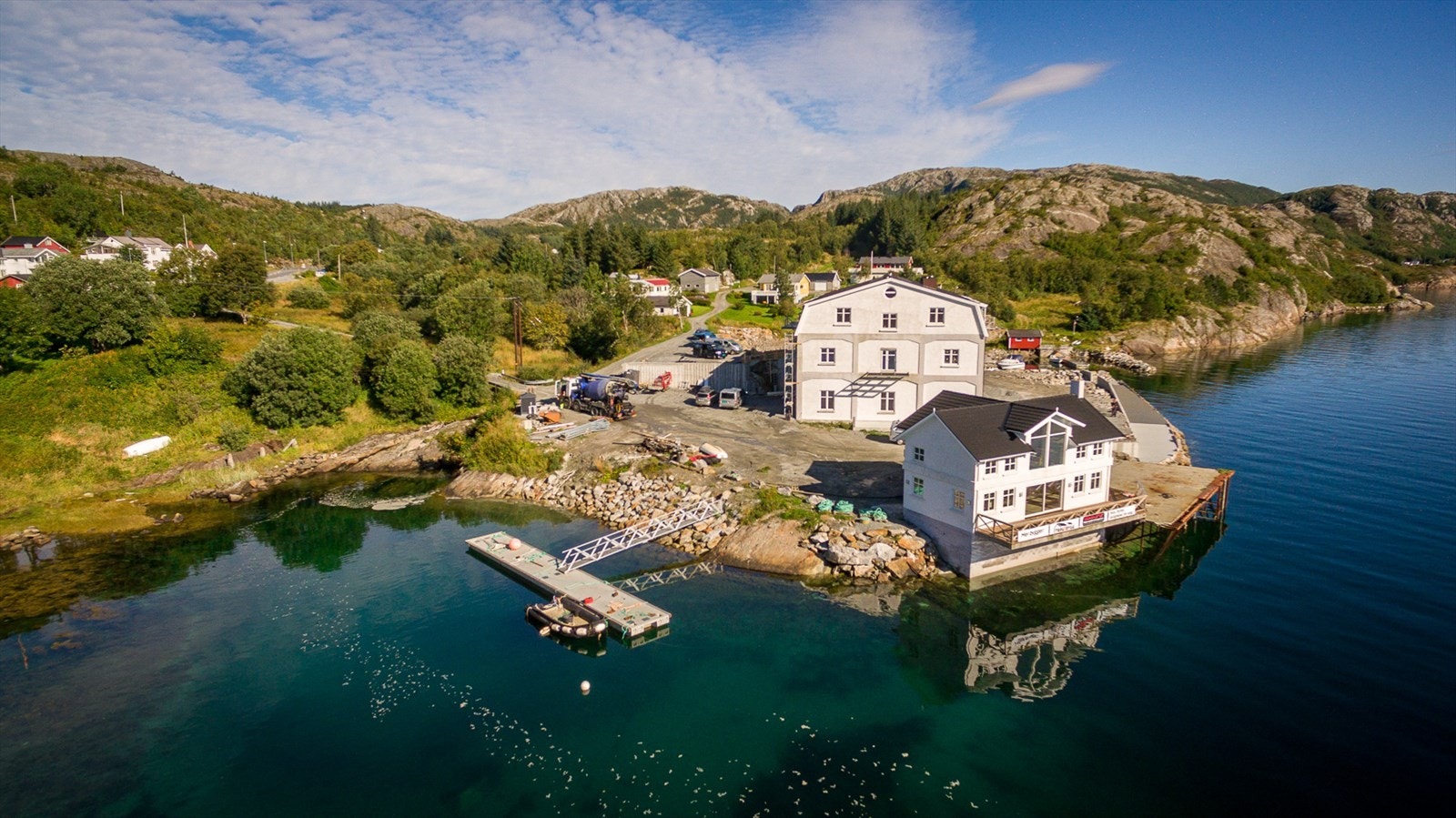 Her la to ambisiøse karer sine hoder og kompetase sammen. Resultatet ble spektakulære Dønnaveien 17. Galleribilde