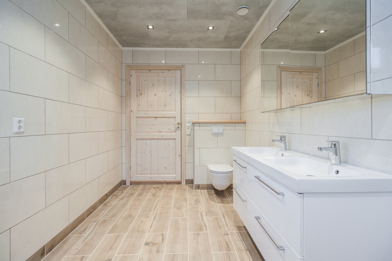 Rommet har god størrelse og er utstyrt med de fasiliteter du trenger for en god start på dagen. Galleribilde