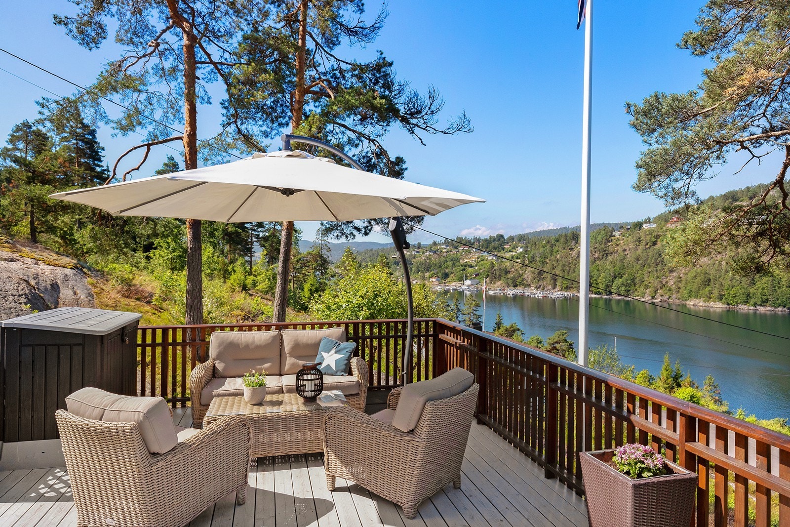 Terrasse med idyllisk utsikt Galleribilde