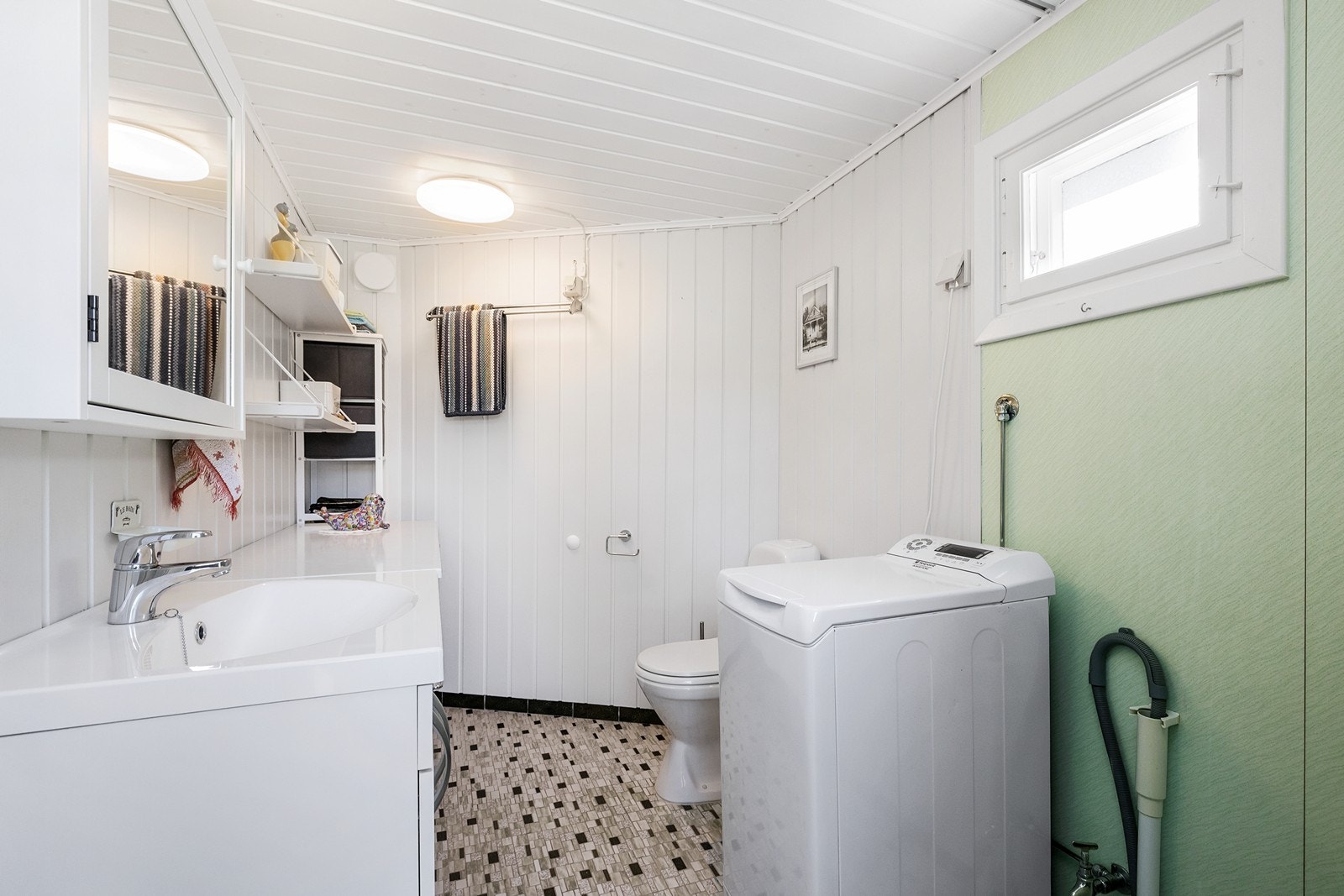 Bad med opplegg for vaskemaskin Galleribilde