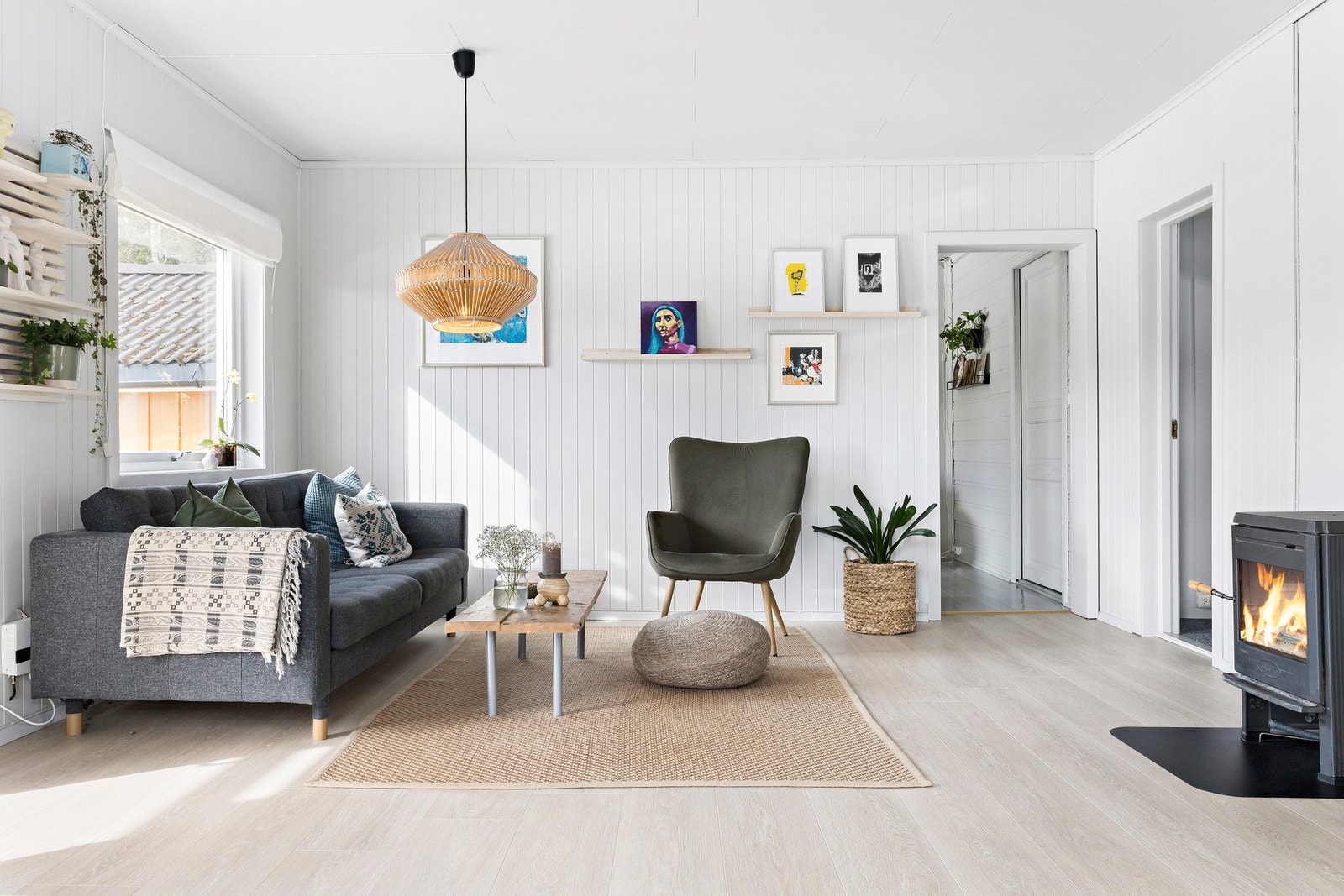Vedfyring gir lun varme og koselig stemning på vinterhalvåret. Galleribilde
