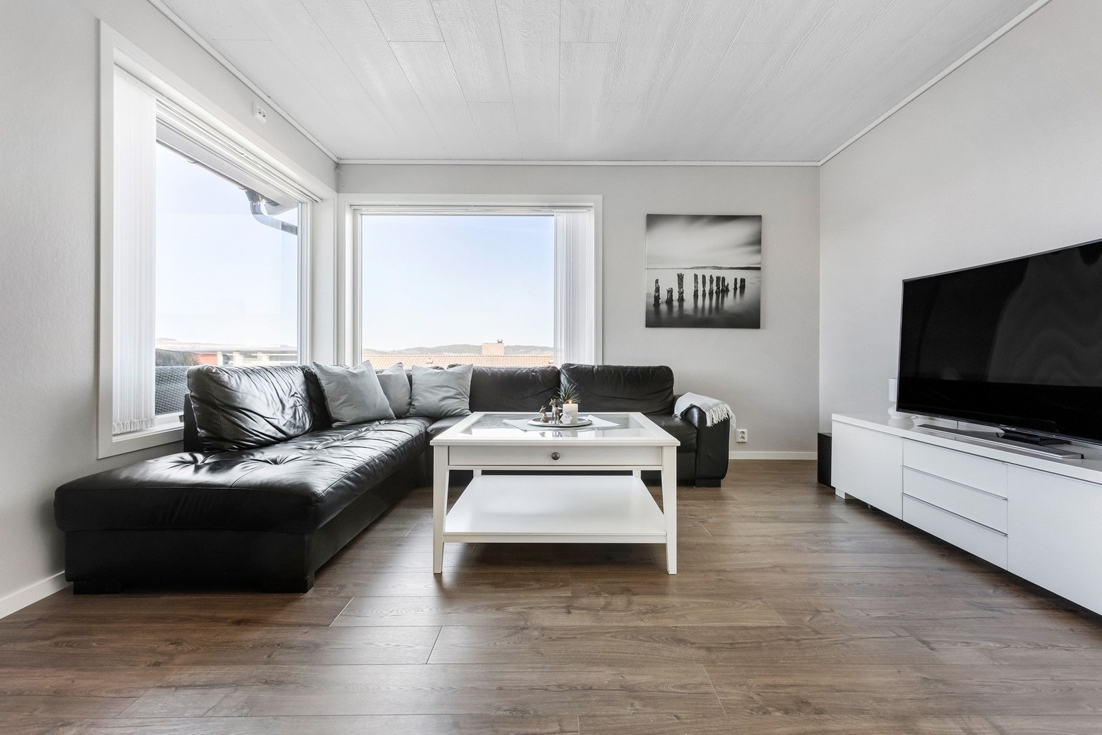 Gjennom dem store vindusflatene har du flott utsikt mot bl.a Melhus sentrum Galleribilde
