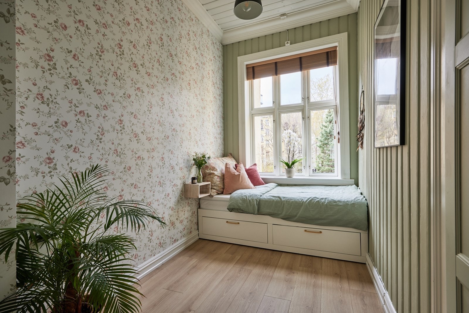 Det andre soverommet har god plass til både kontor og gjesteseng eller annen ønsket innredning. Galleribilde