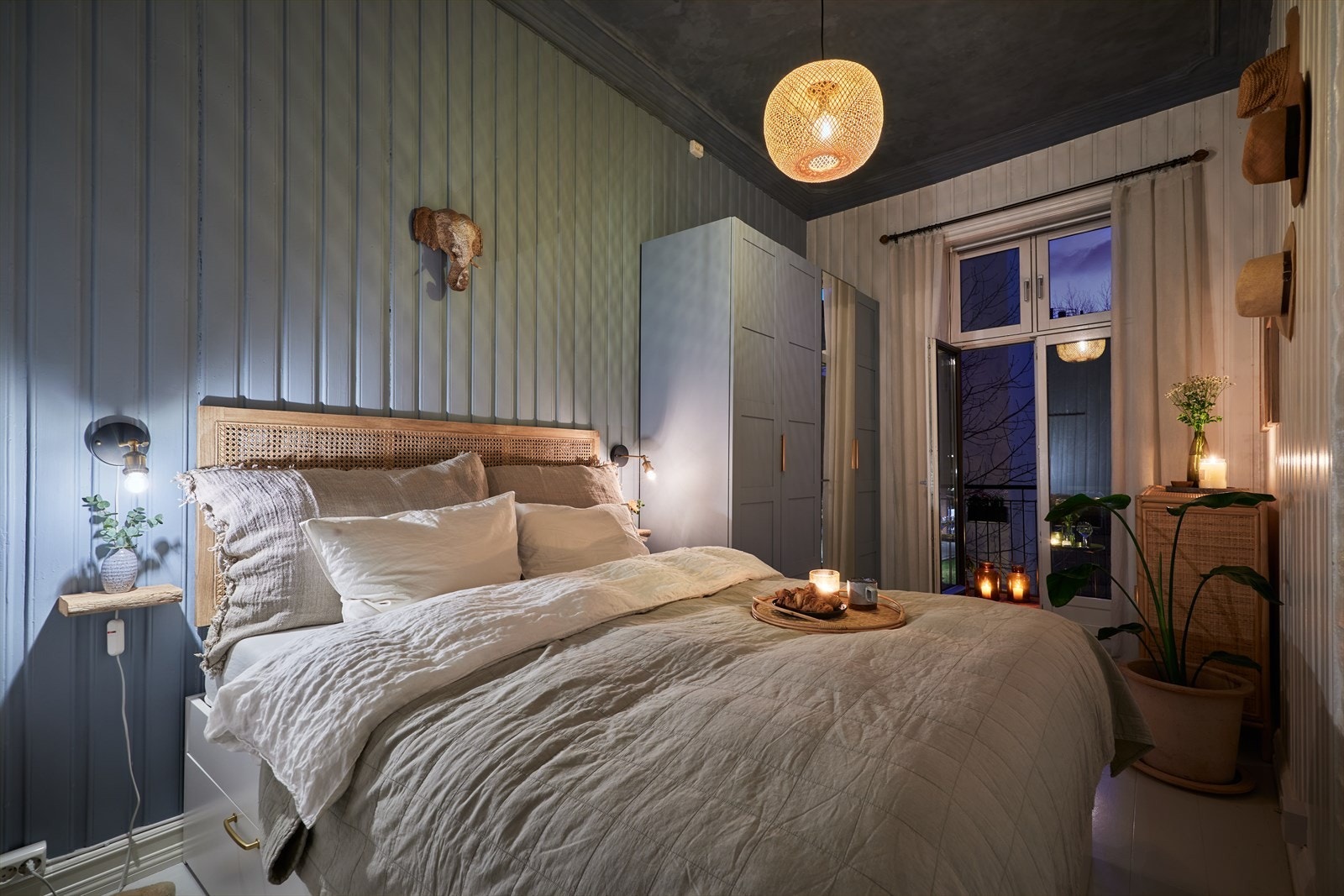 Det er også montert garderobeskap med god plass for oppbevaring. Galleribilde