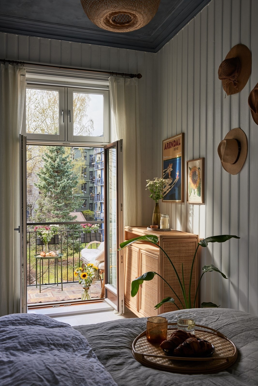 Begge boligens soverom vender ut mot stille og rolig bakgård, så her sover du godt. Galleribilde