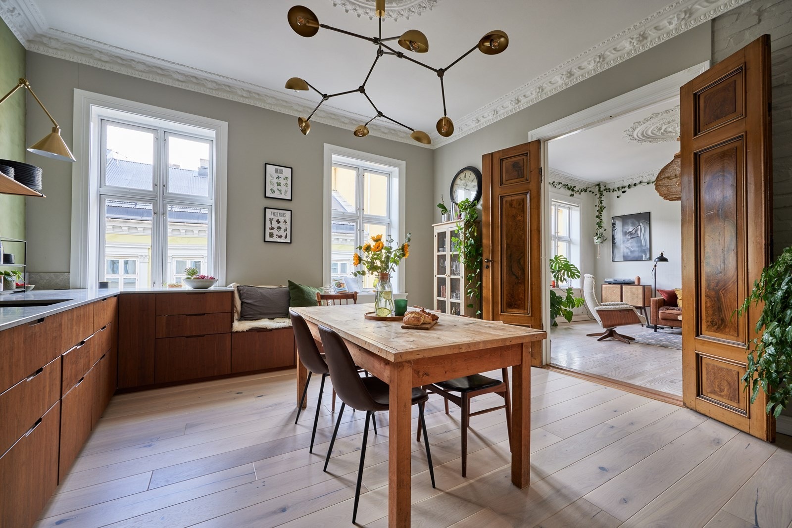 Her har du god plass til venner og bekjente på hyggelige middagsselskaper. Galleribilde