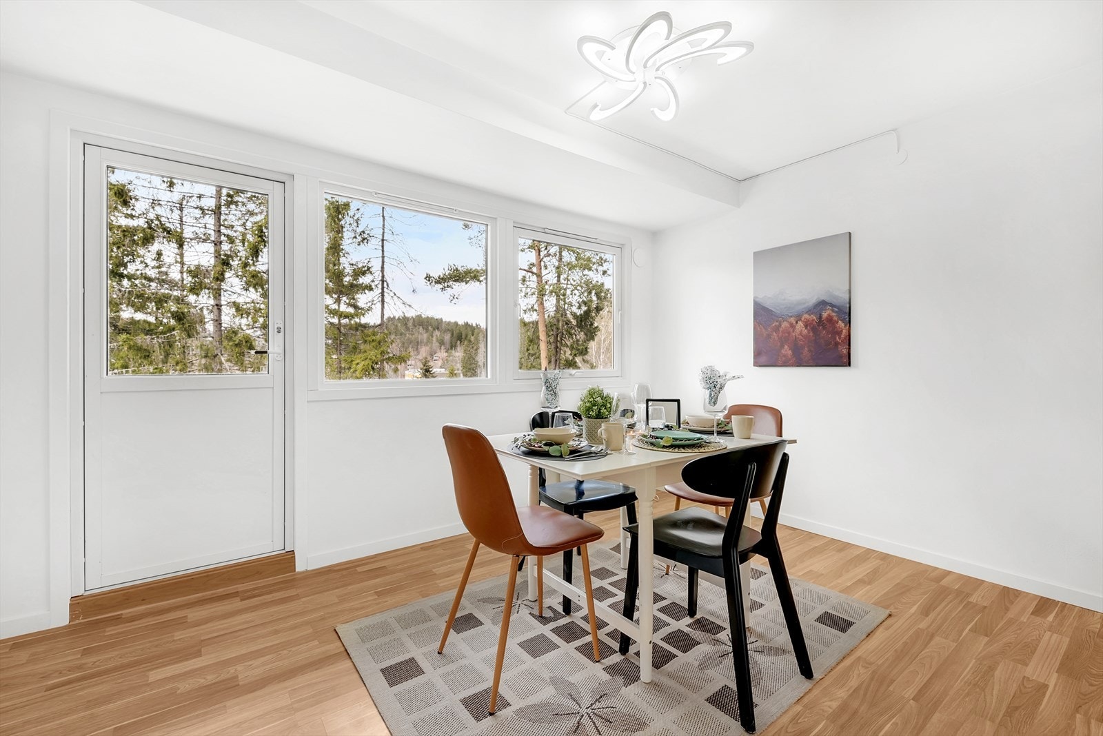 Utgang til balkong nr. 2 med flott utsikt her også Galleribilde