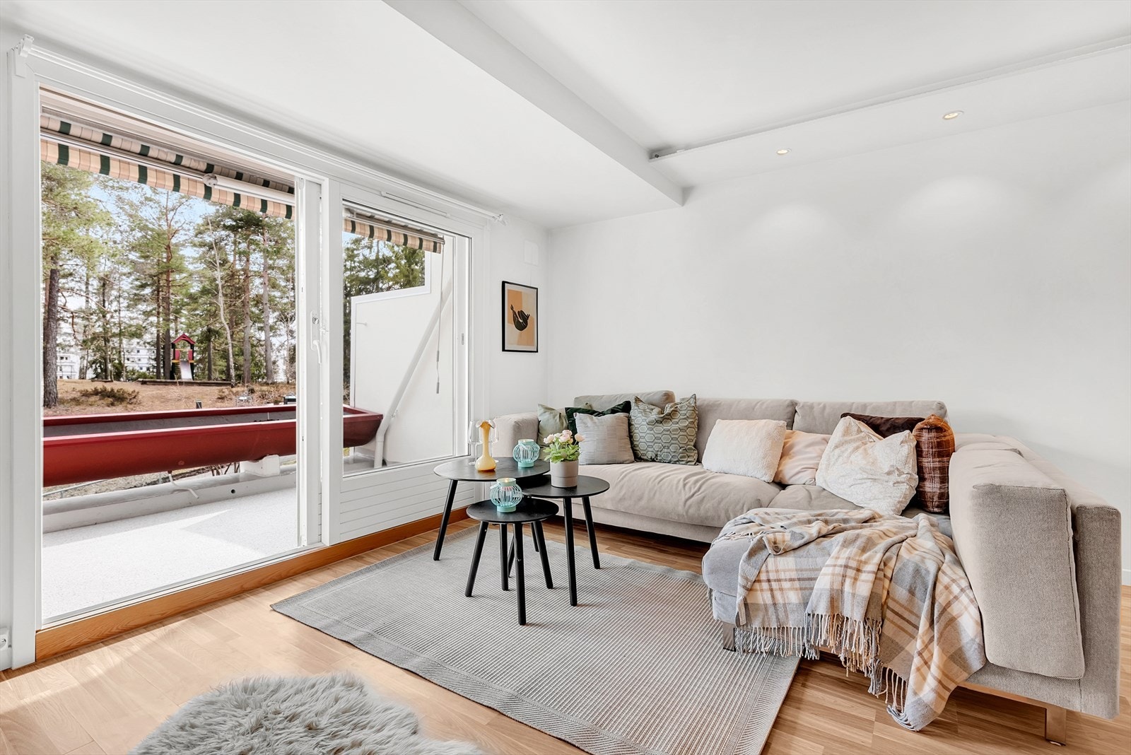 Store balkongdører som gir en inne-ute-følelse Galleribilde