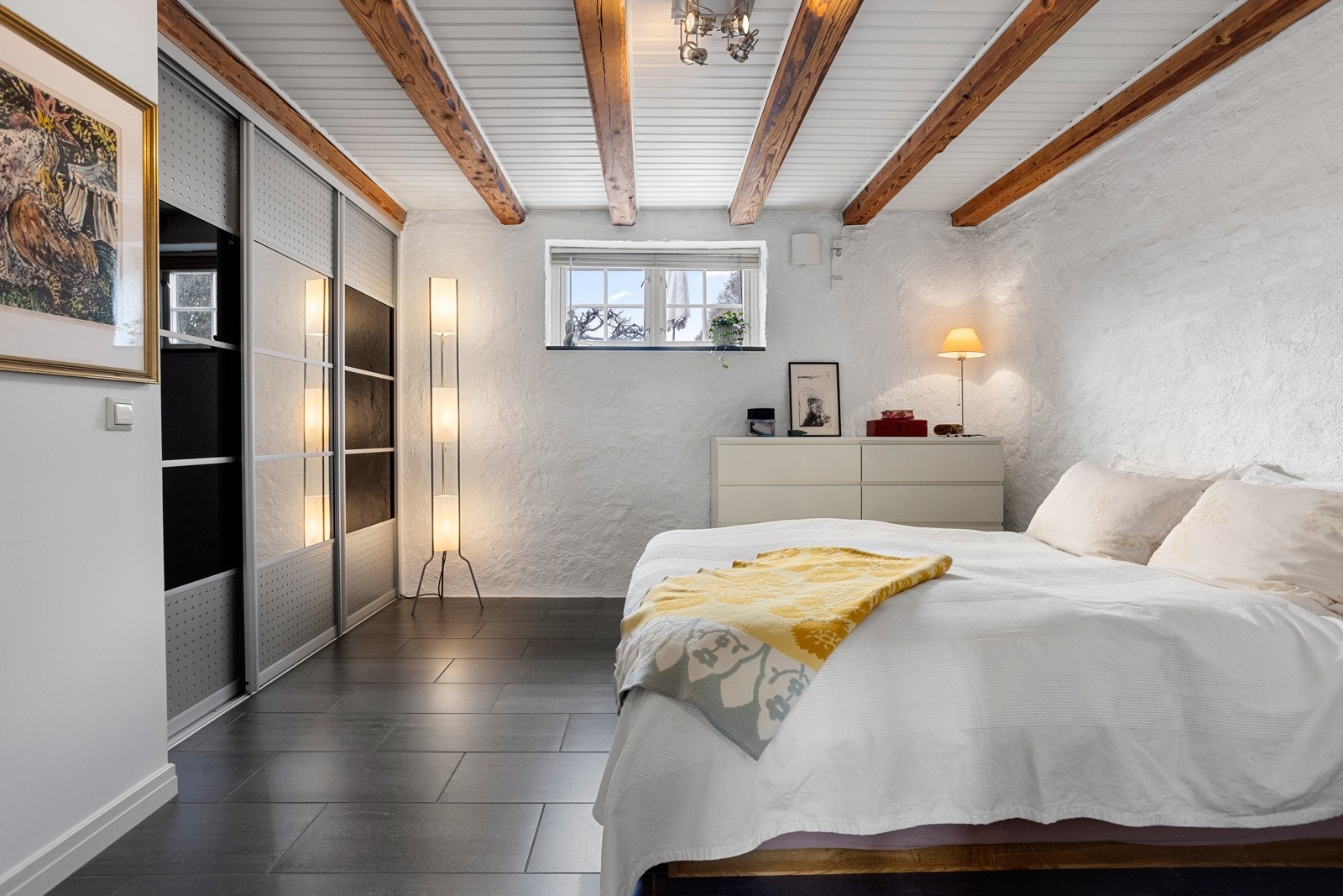 Videre kommer man ned til boligens underetasje. Galleribilde