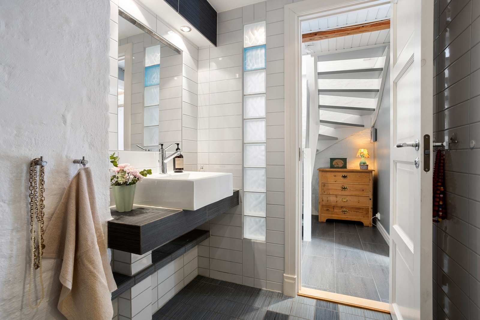 Rommene ligger i fin tilknytning til badet i etasjen. Galleribilde