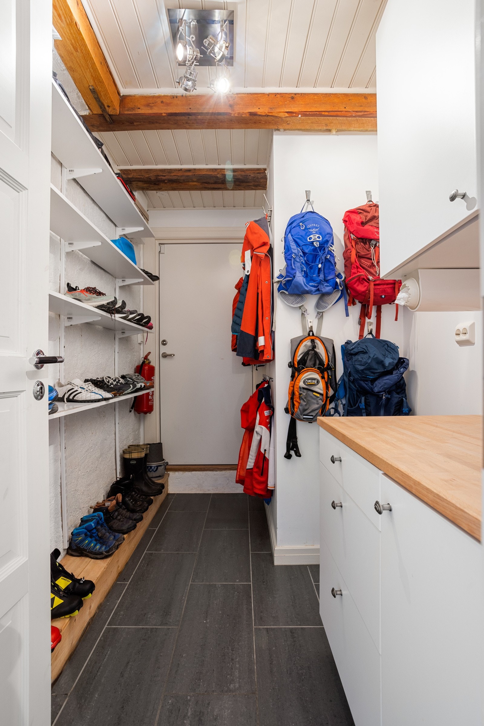 Innvendig bod på 5 kvm. I tillegg har boligen en romslig loftsbod på 13 kvm gulvflate (skråtak). Galleribilde