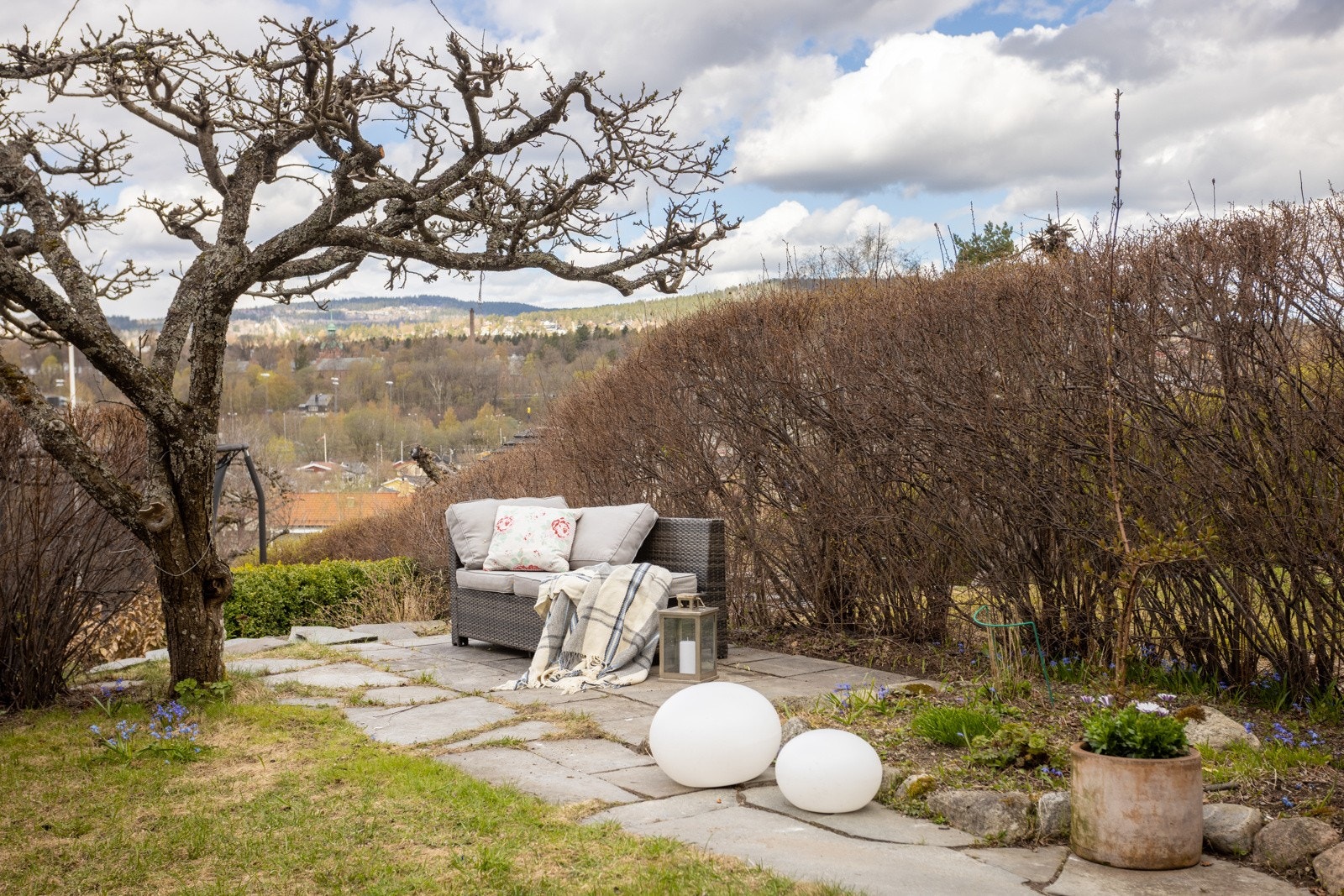 En fredfull, skjermet og frodig oase rett utenfor selve bykjernet. Galleribilde