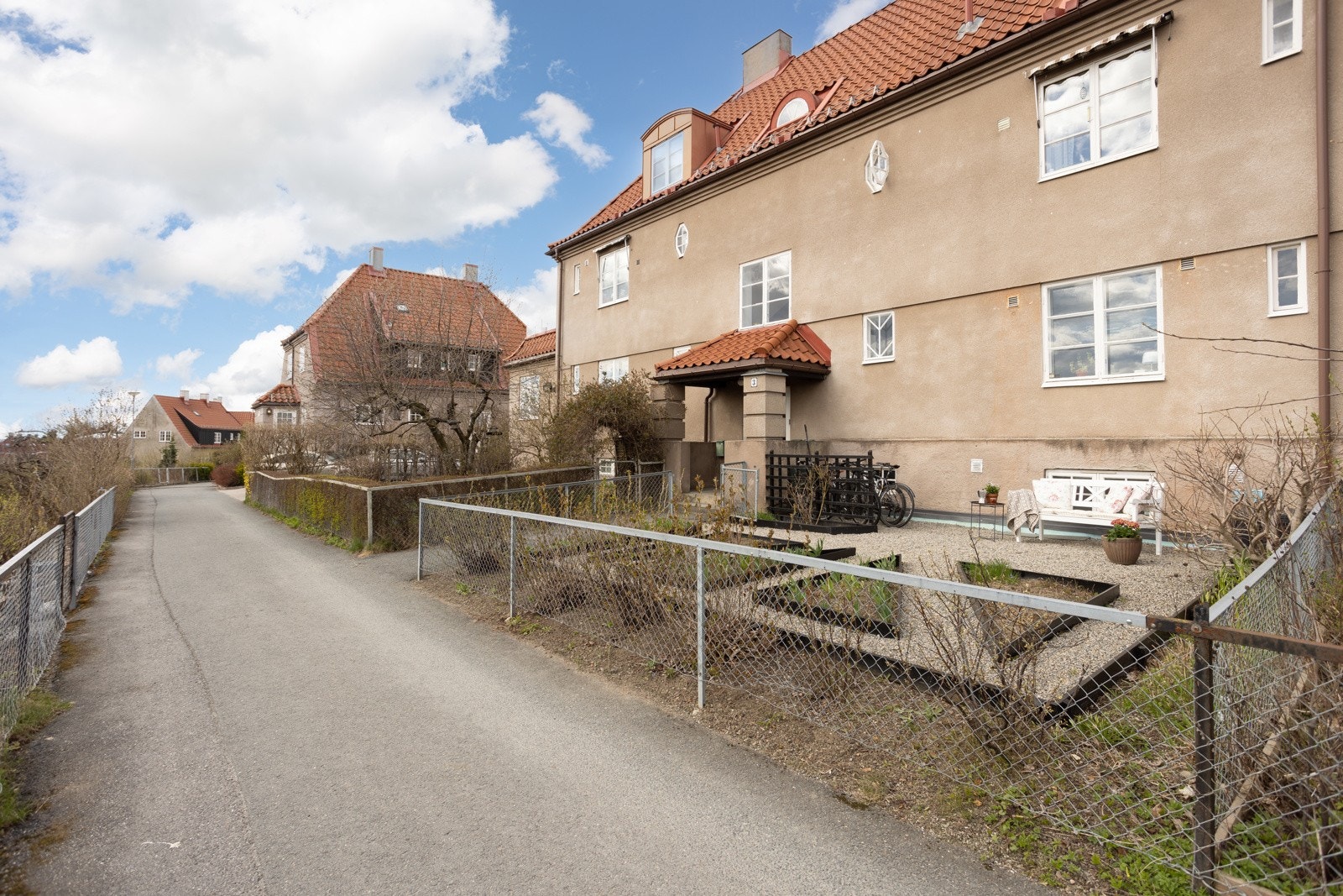 Leiligheten har et pent opparbeidet inngangsparti. Galleribilde