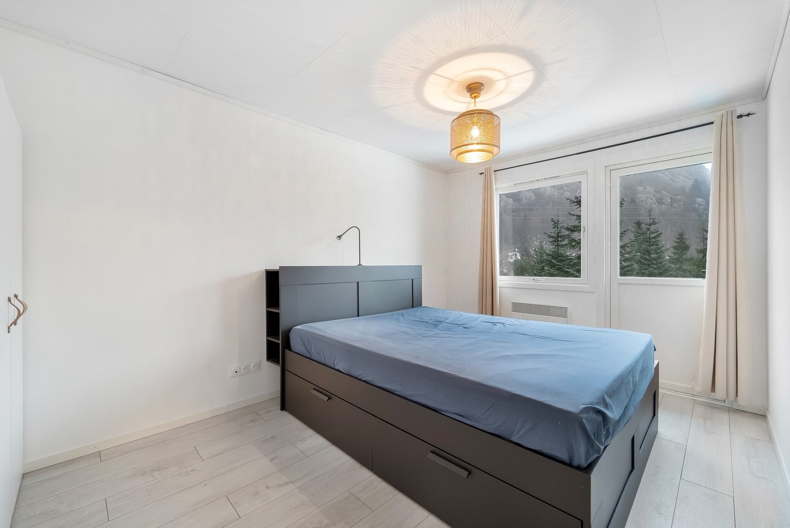 Hovedsoverom m/utgang til balkong. Galleribilde