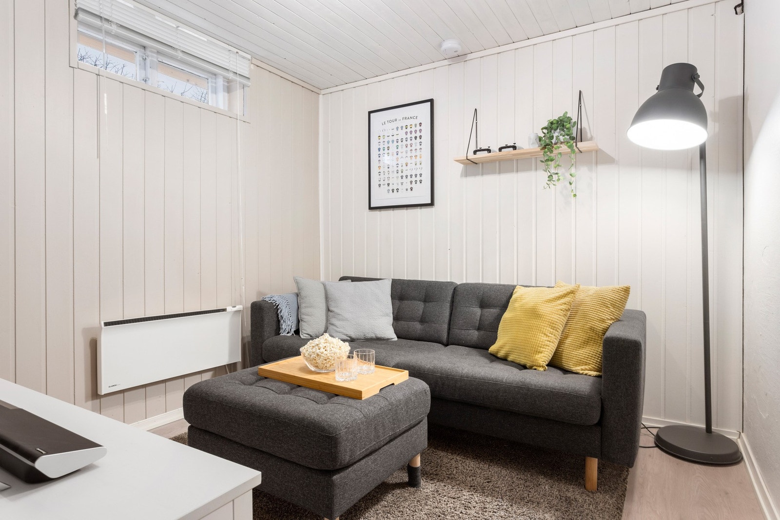 Innbydende kjellerstue. Perfekt som ekstra tv-stue Galleribilde