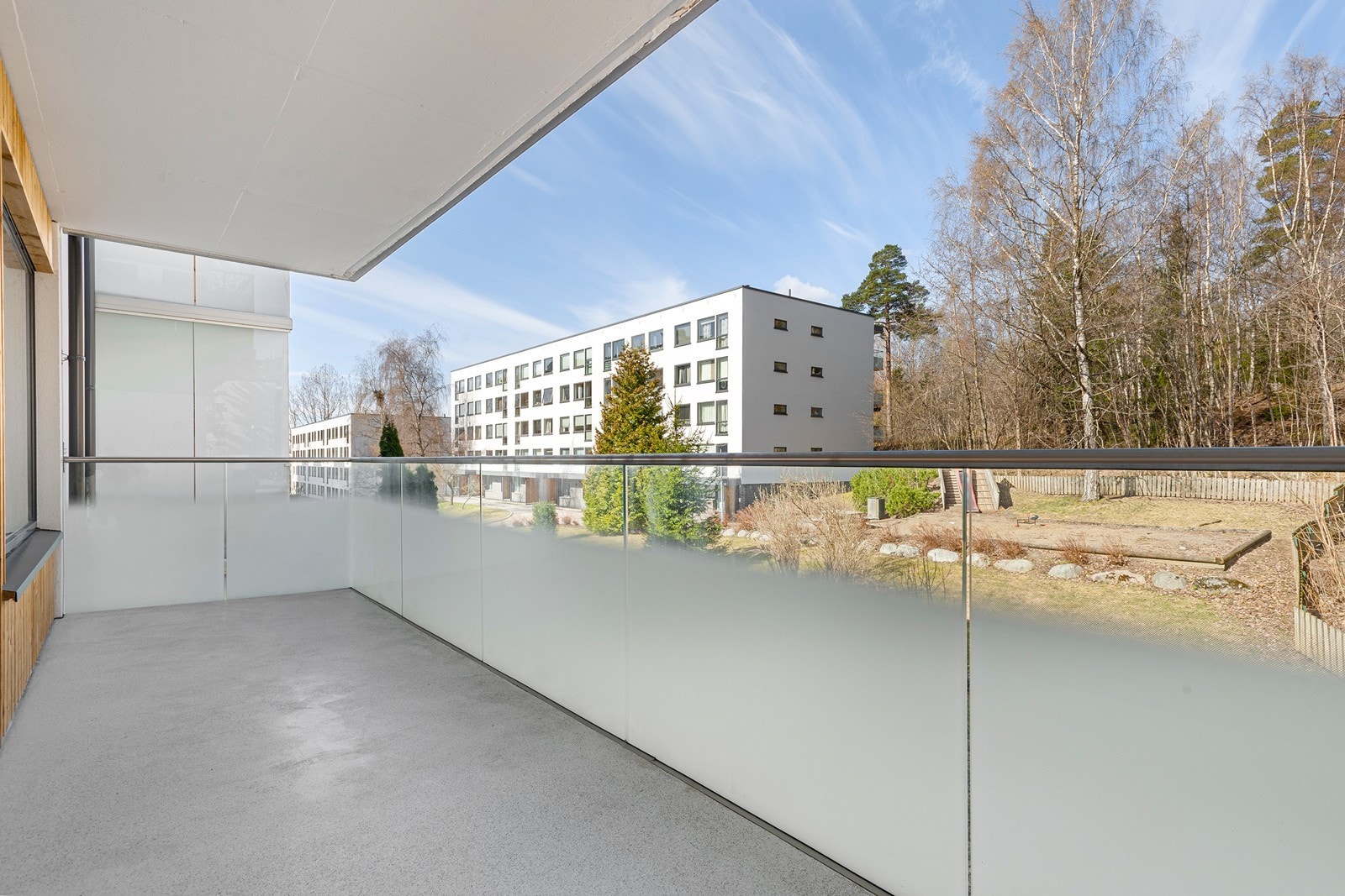 Her har man utgang fra stuen til solrik balkong på hele 11 kvm. Galleribilde