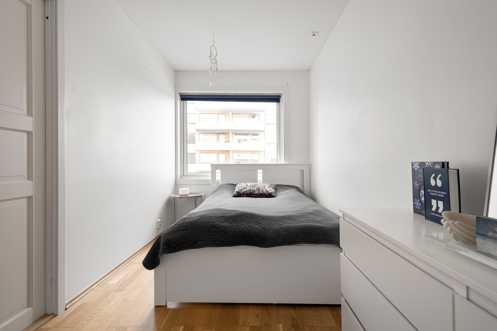 Soverom 2, også med plass til dobbeltseng. Galleribilde