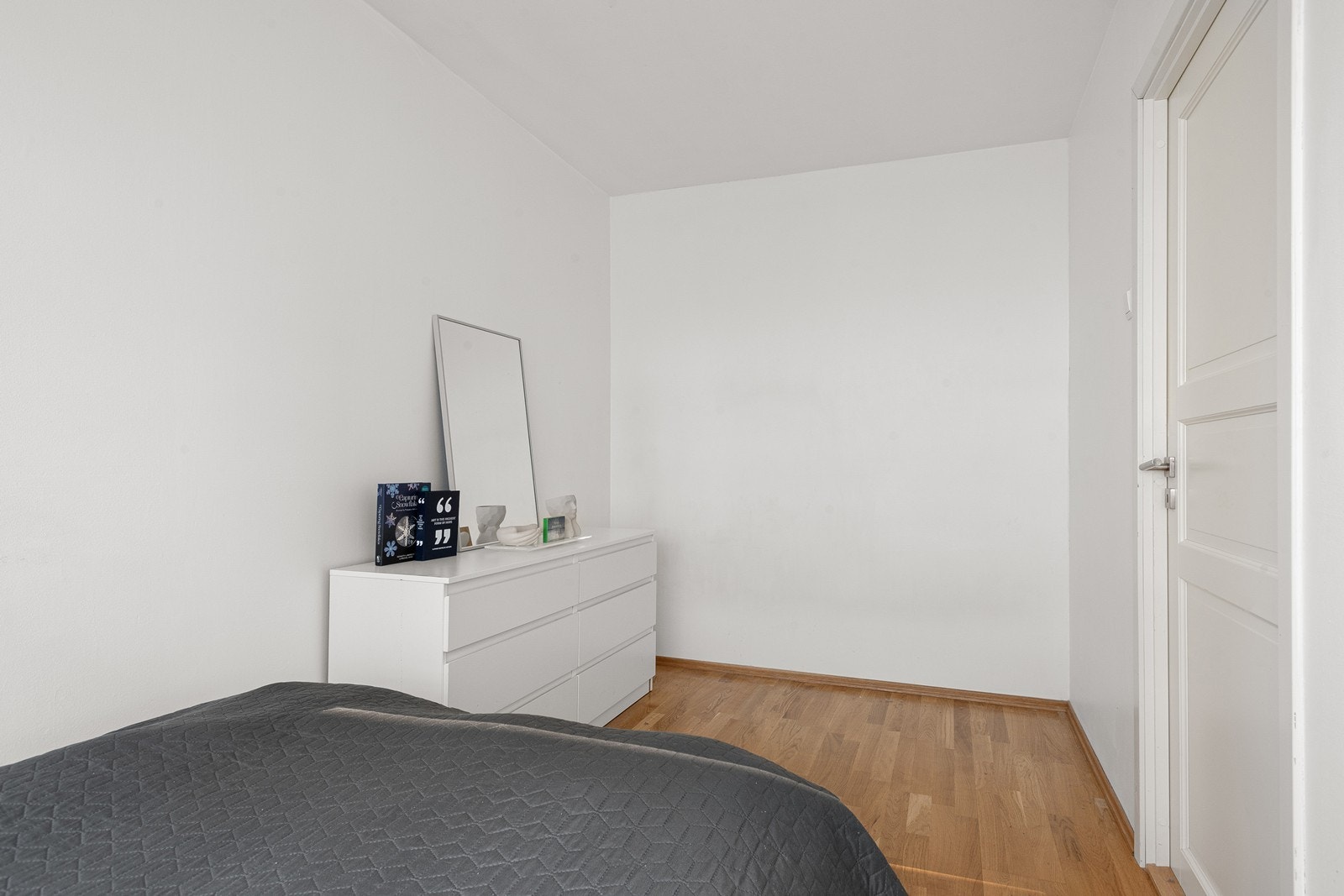 Her er det enkelt å plassere garderobeskap/skyvedørsgarderobe. Galleribilde