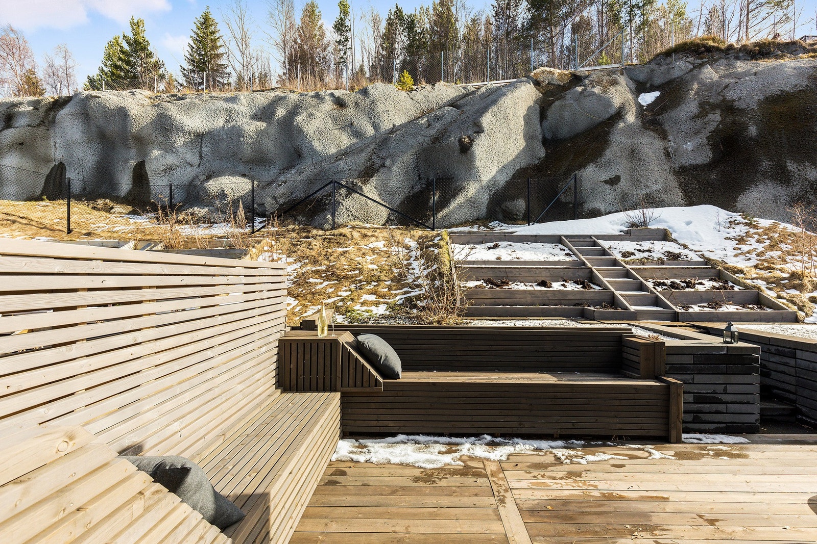 På baksiden av huset har du en herlig markterrasse. Galleribilde