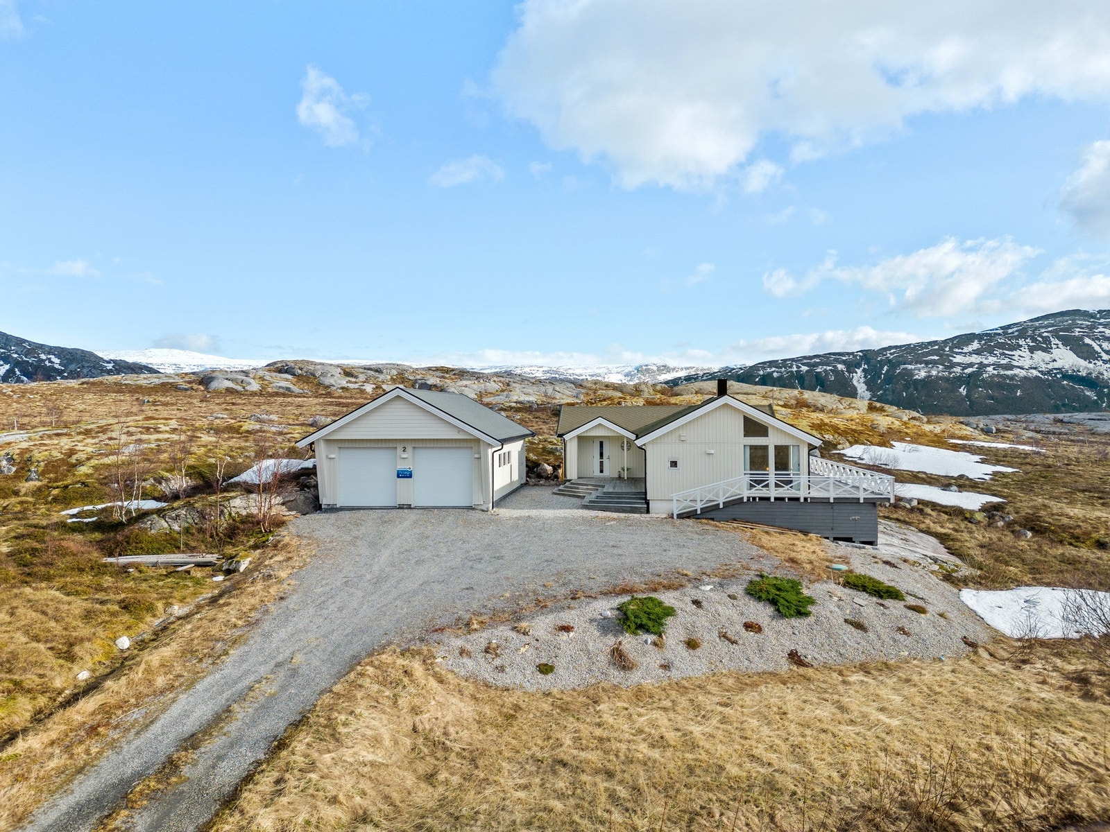 Flott bolig med dobbeltgarasje Galleribilde